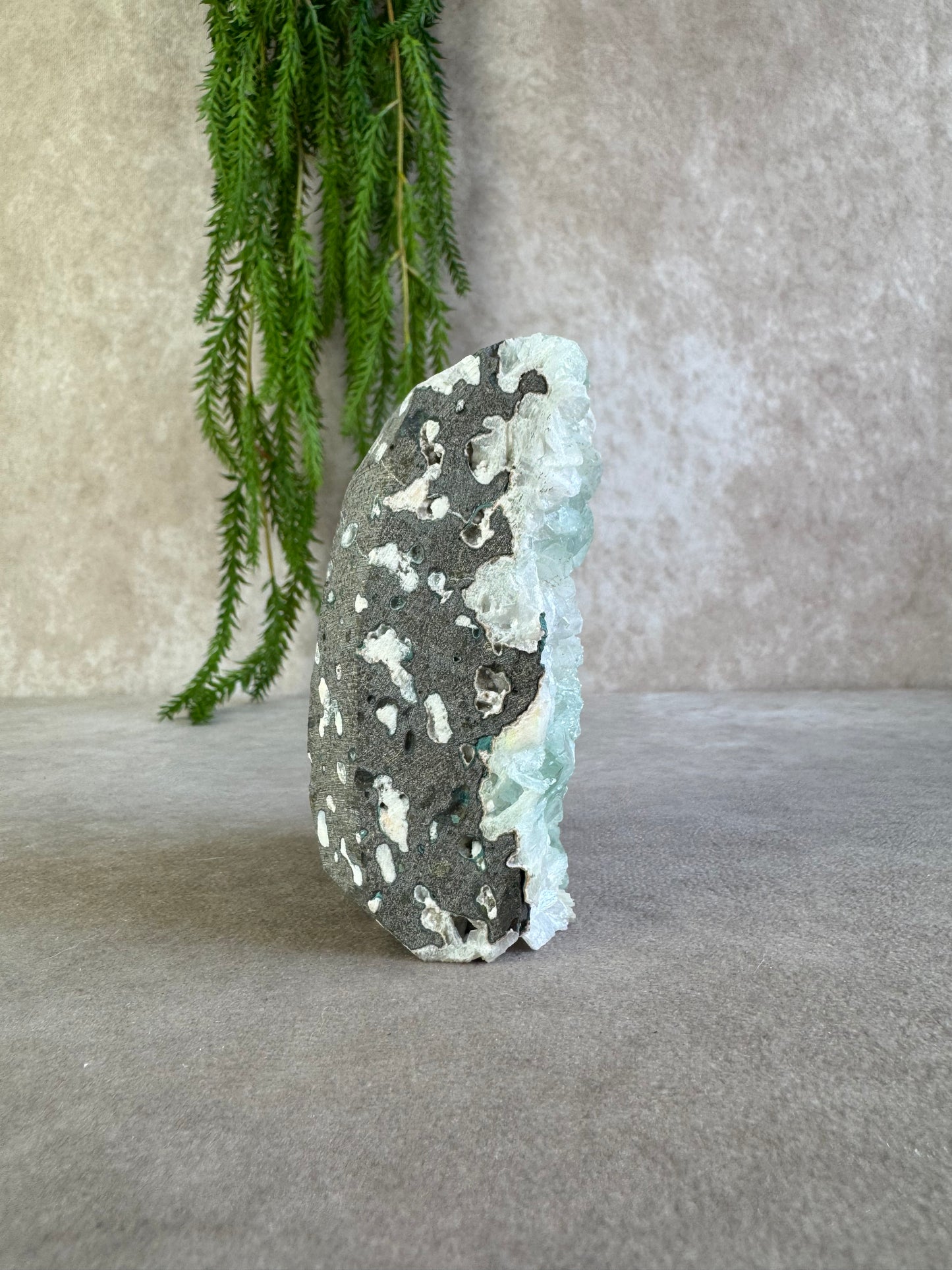 Apofyliet met witte stilbiet cluster