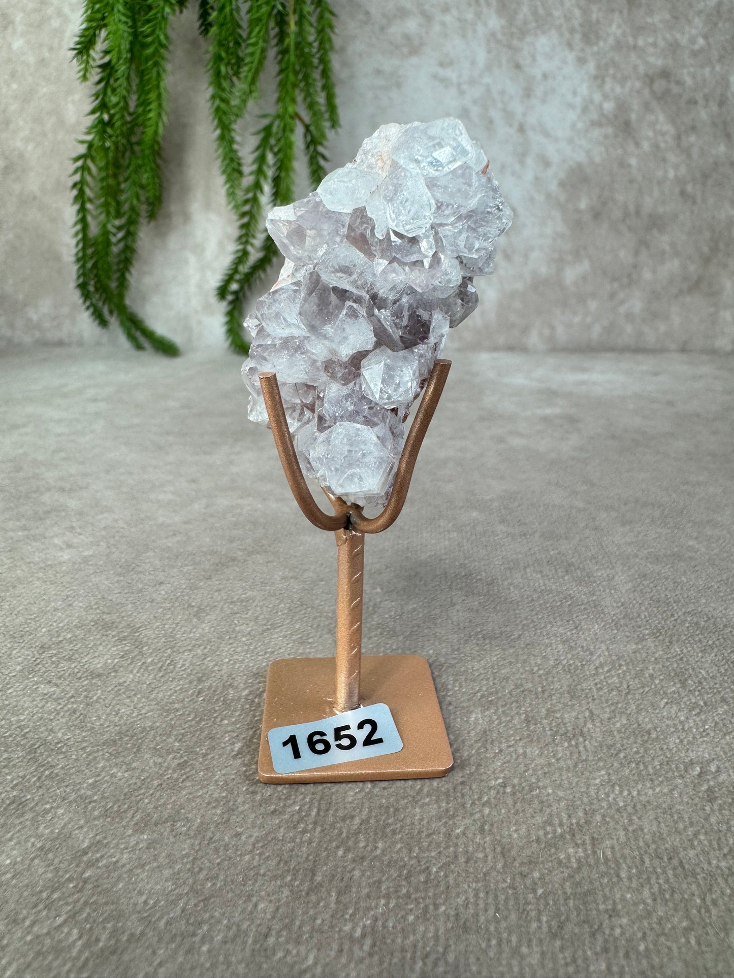 Roze amethist cluster op standaard #1652