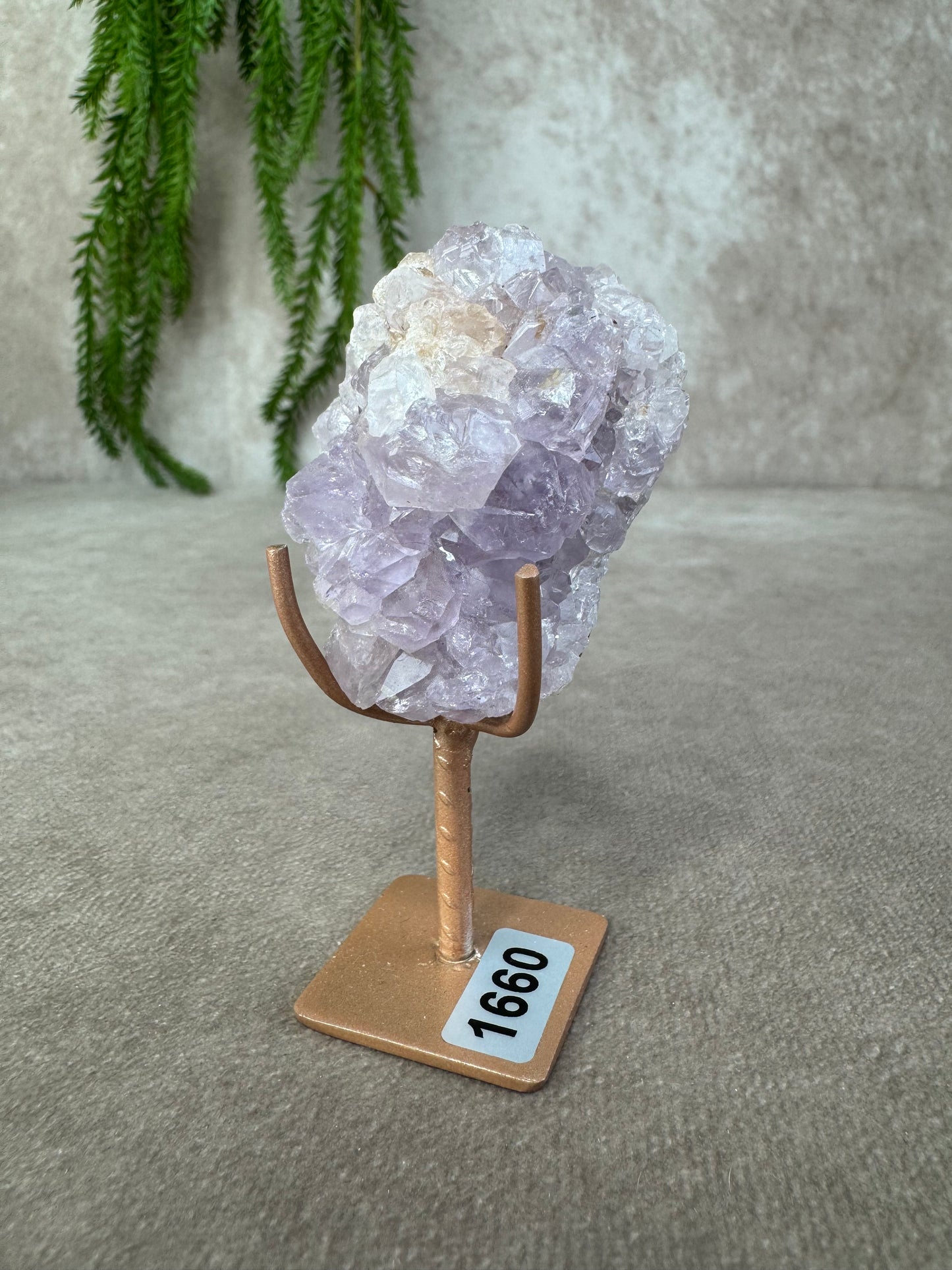 Roze amethist cluster op standaard #1660
