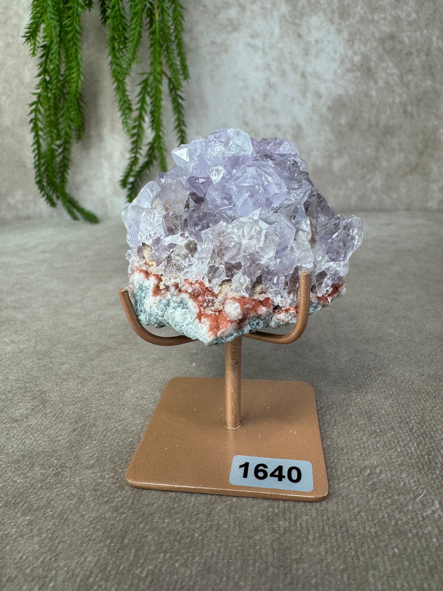 Roze amethist cluster op standaard #1640