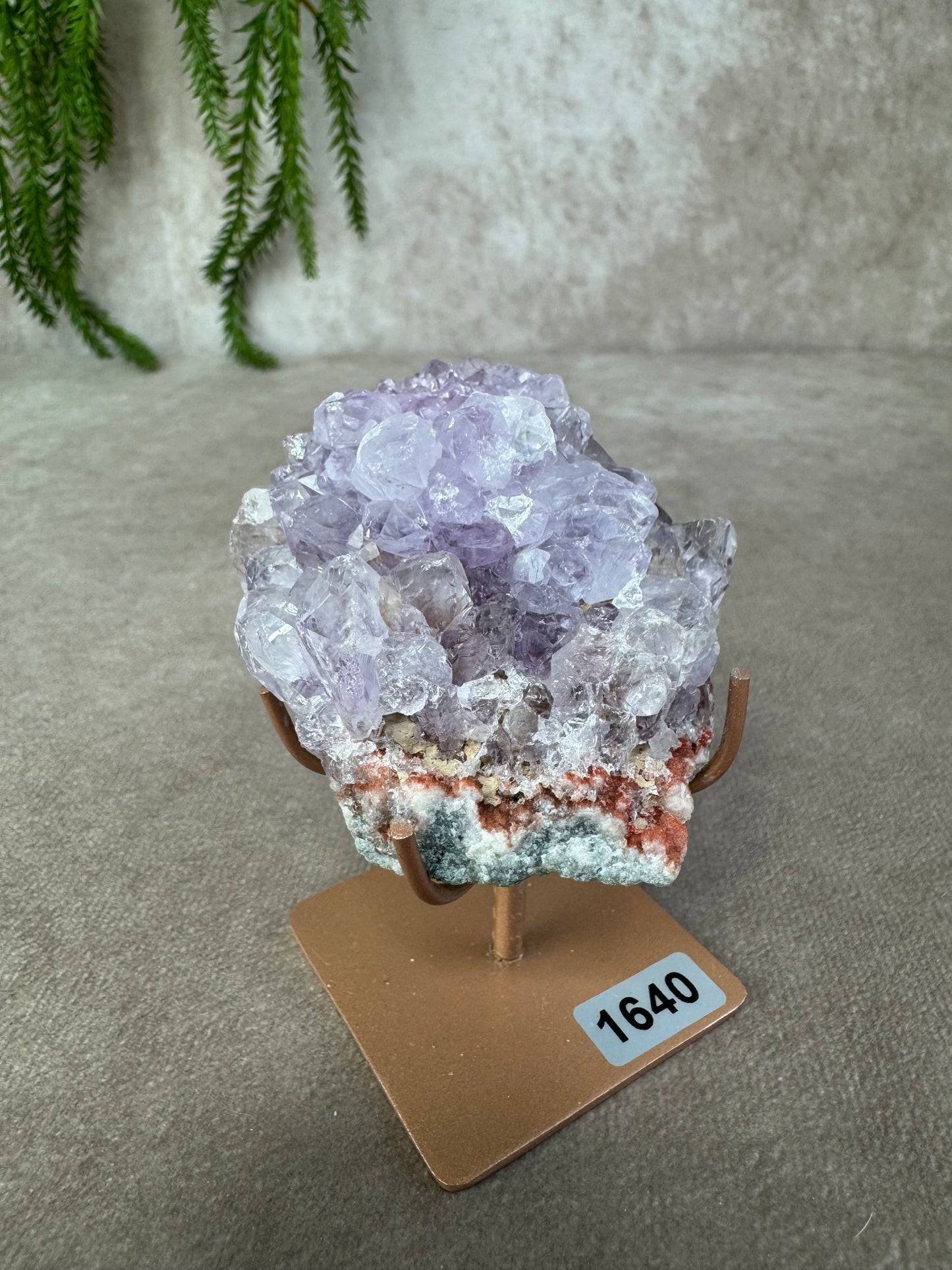 Roze amethist cluster op standaard #1640