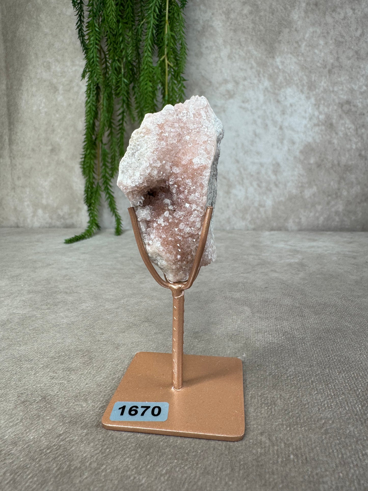Roze amethist op standaard #1670
