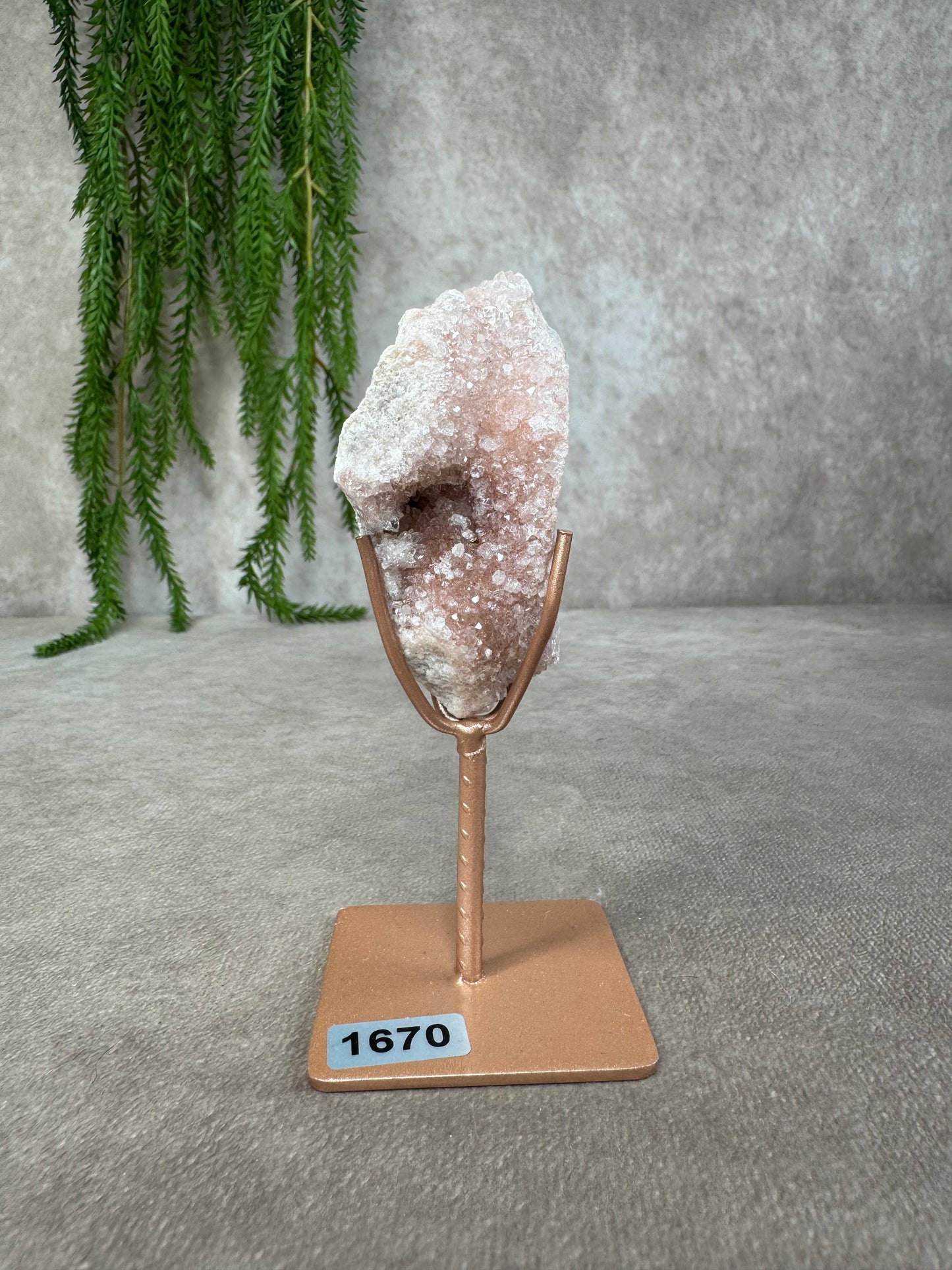 Roze amethist op standaard #1670