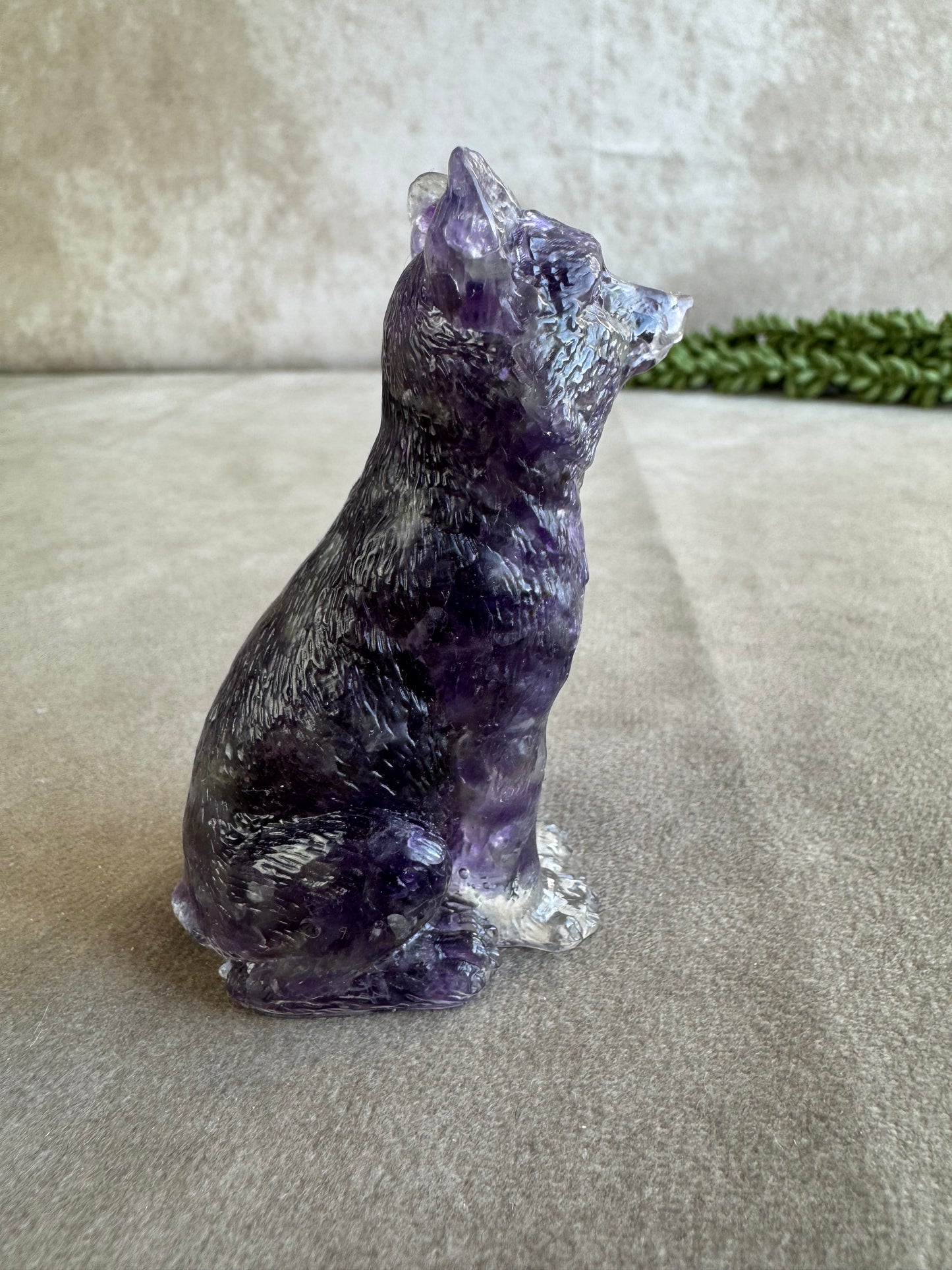 wolf met amethist chips