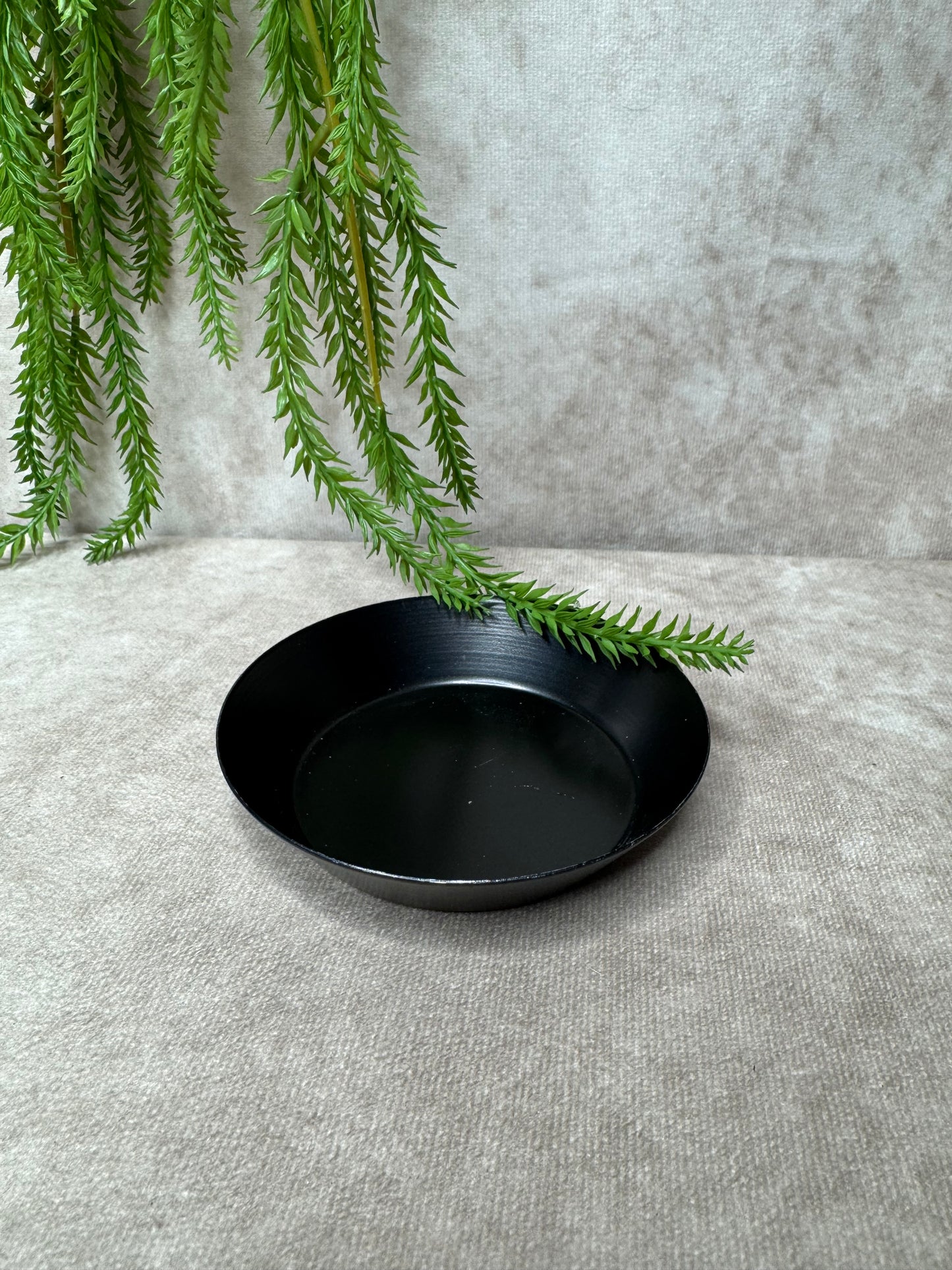 Zwart ijzeren schaaltje