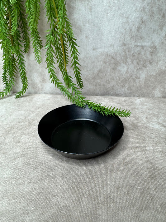 Zwart ijzeren schaaltje