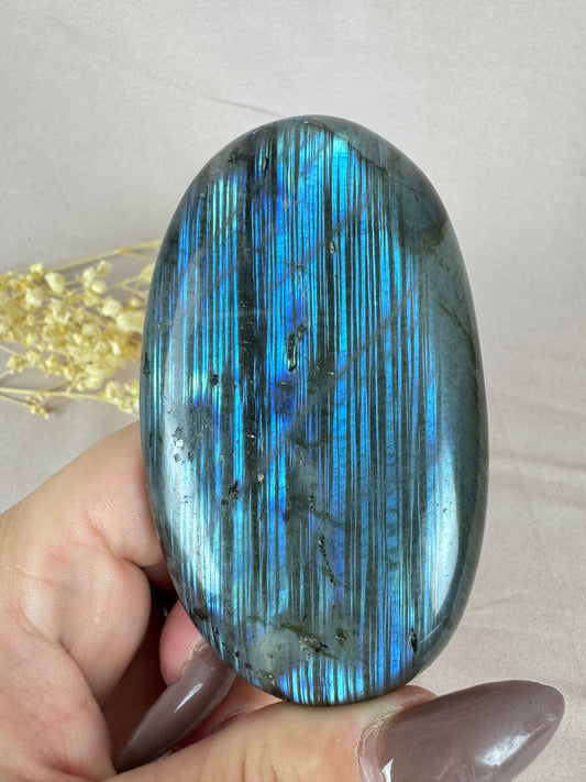 Hand steen labradoriet #1