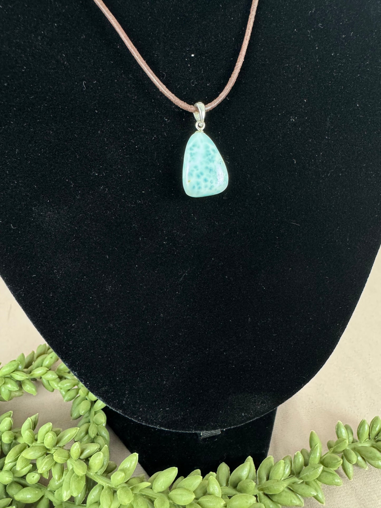 Hanger Larimar