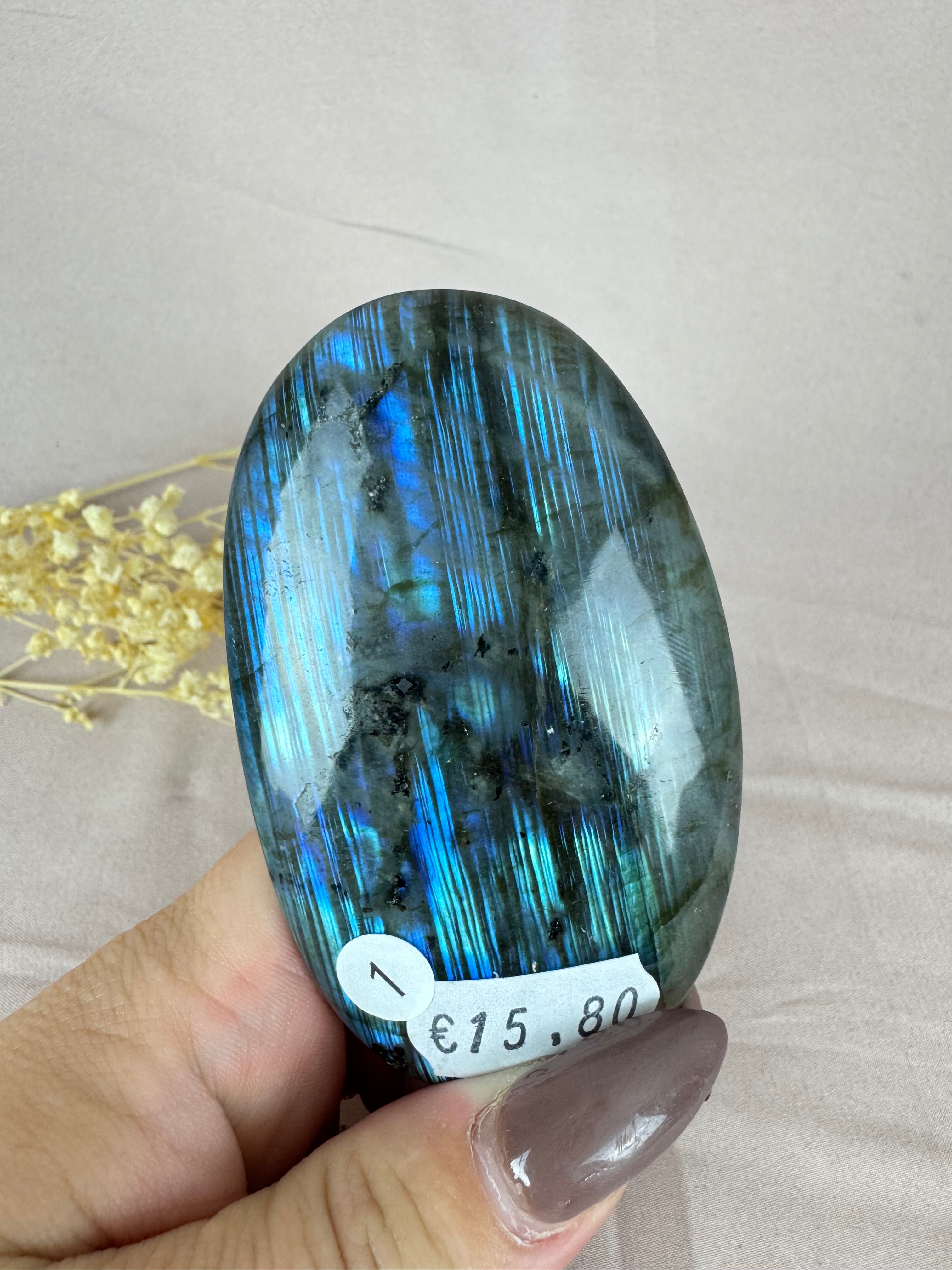 Hand steen labradoriet #1