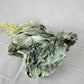 Cluster goude mica met toermalijn