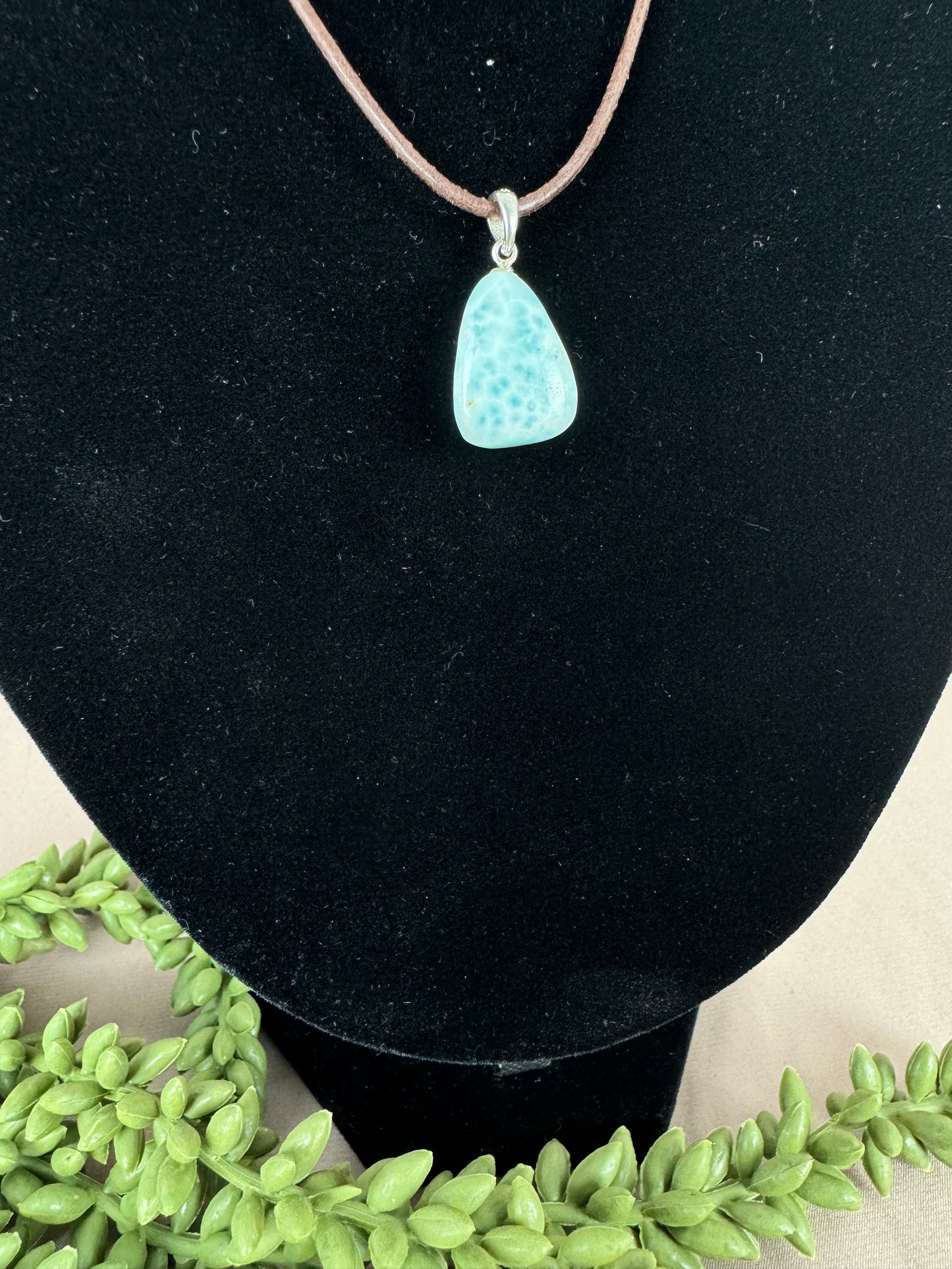 Hanger Larimar