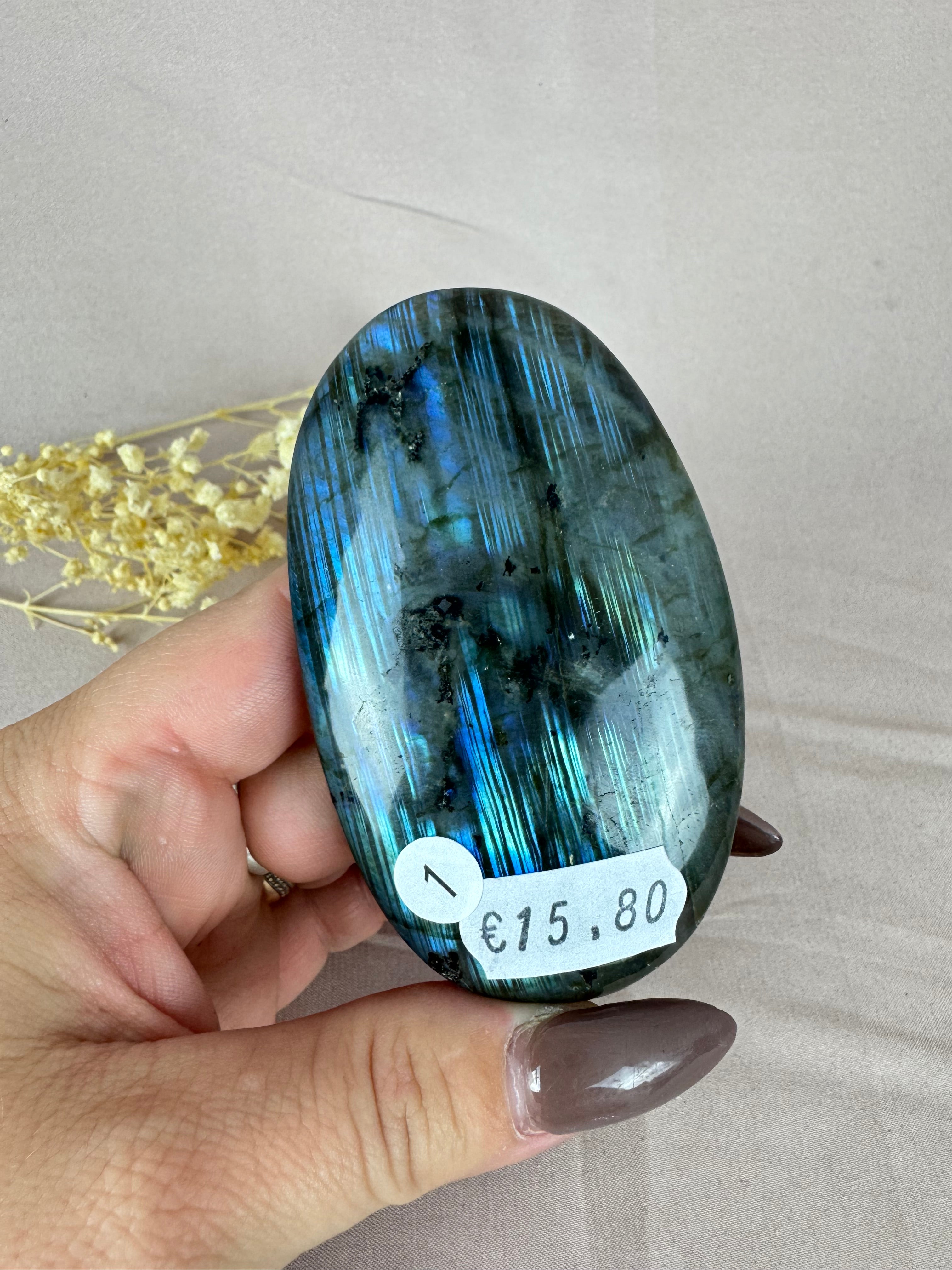 Hand steen labradoriet #1