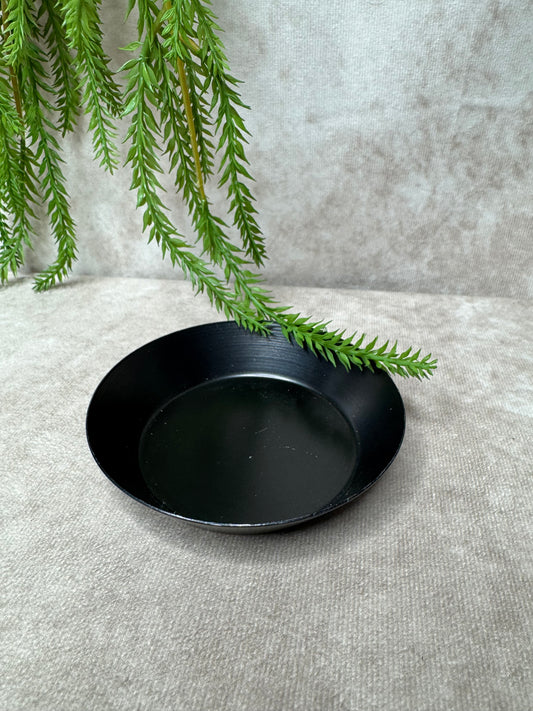Zwart ijzeren schaaltje