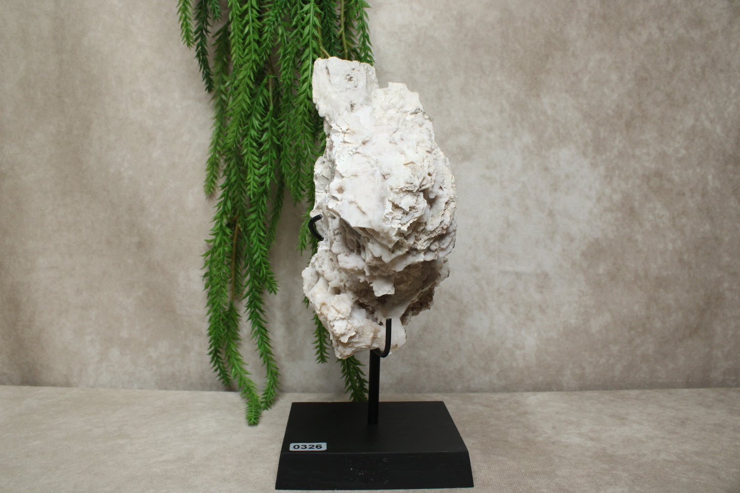 Zeoliet op standaard #0326