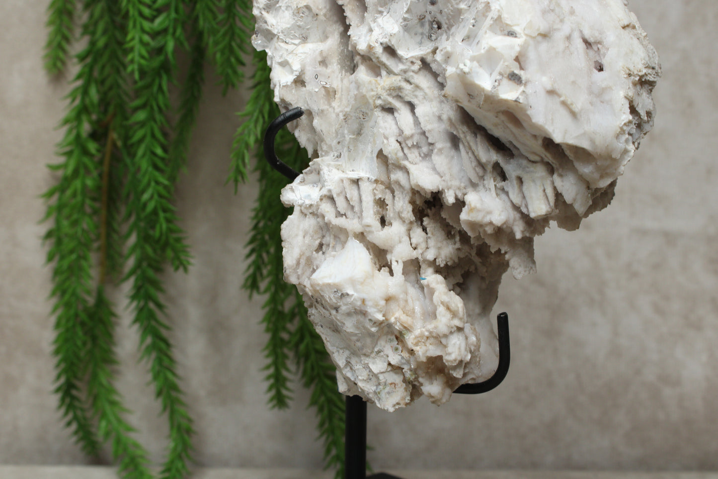 Zeoliet op standaard #0326