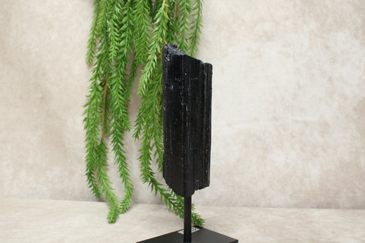 Zwarte toermalijn op standaard #1217