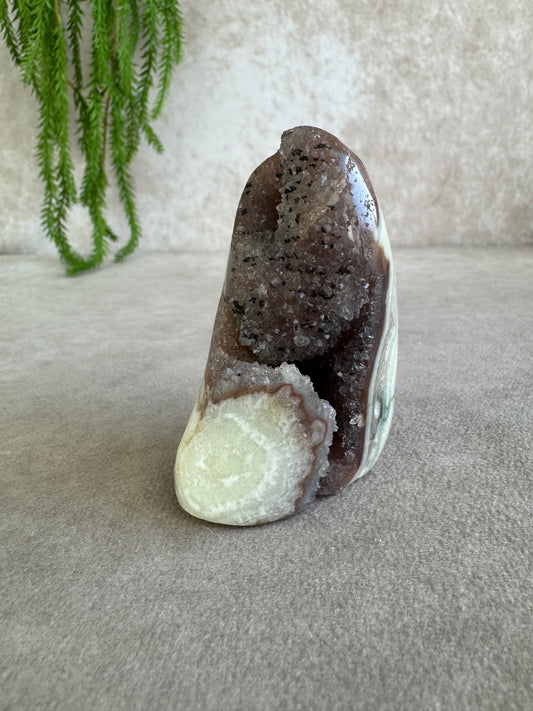 Rainbow amethist op standvlak #1490