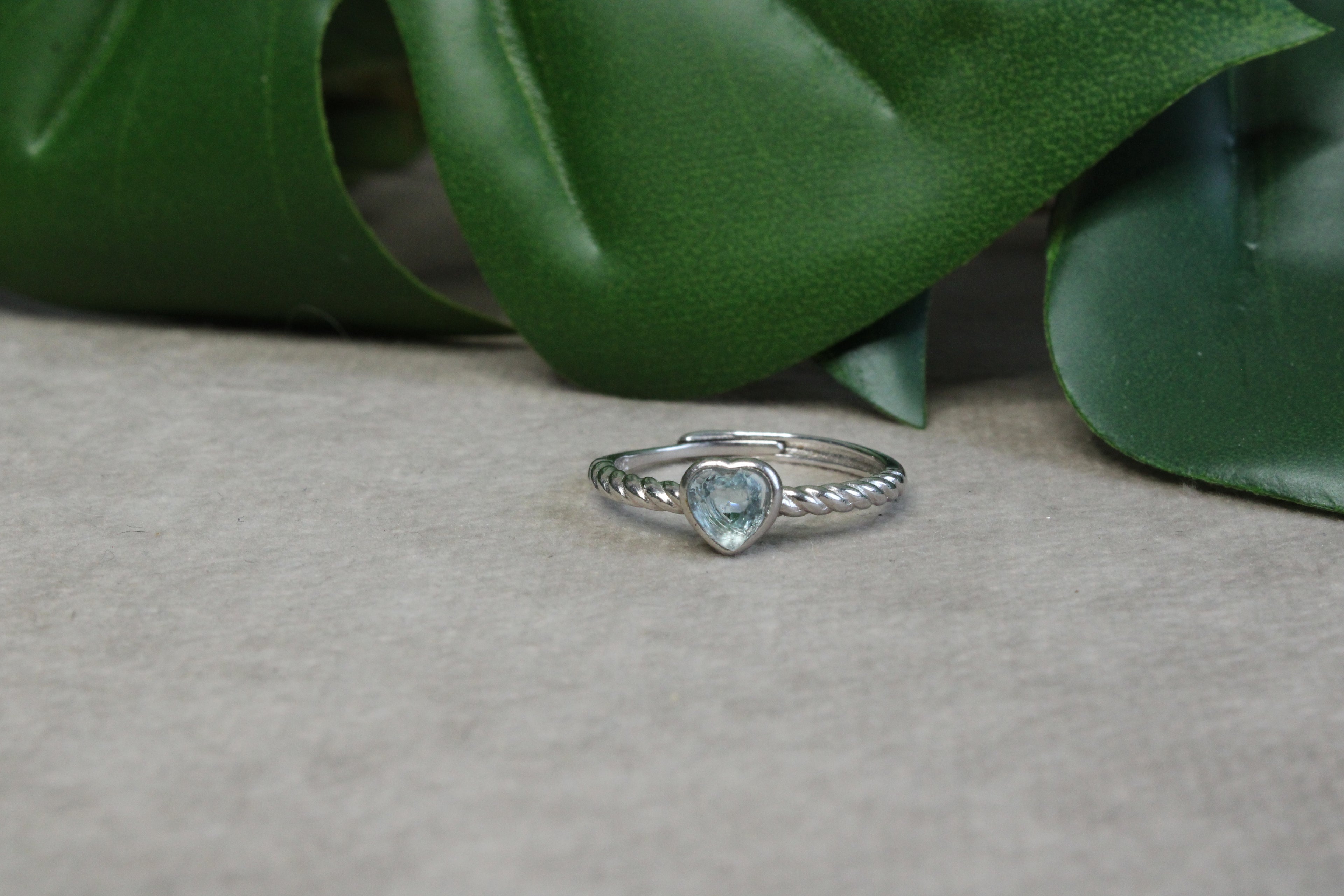 Ring blauwe topaas hartje