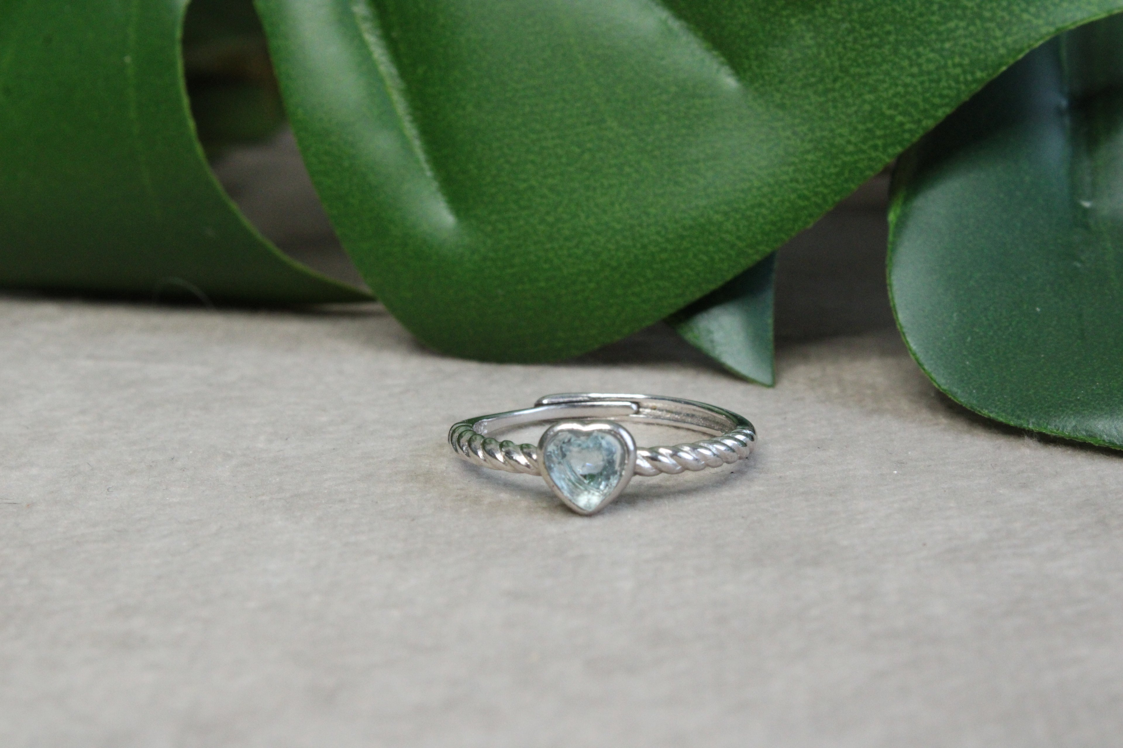 Ring blauwe topaas hartje