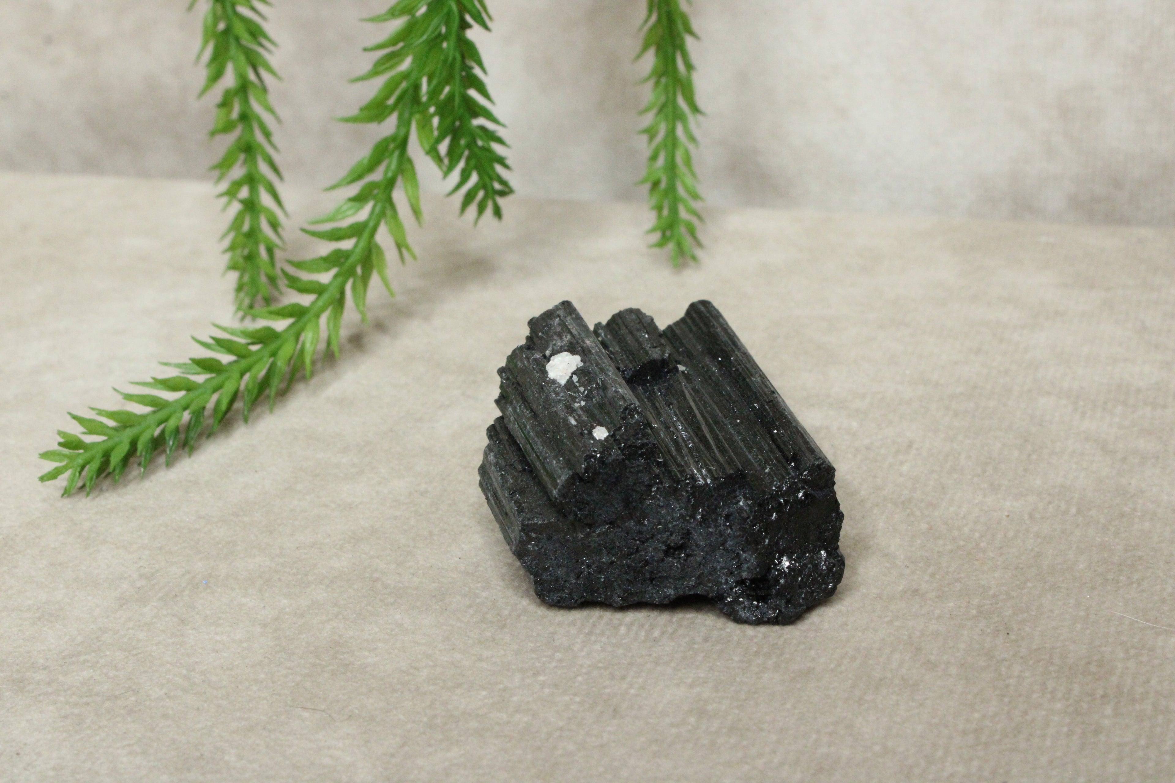 Ruwe Toermalijn cluster #81