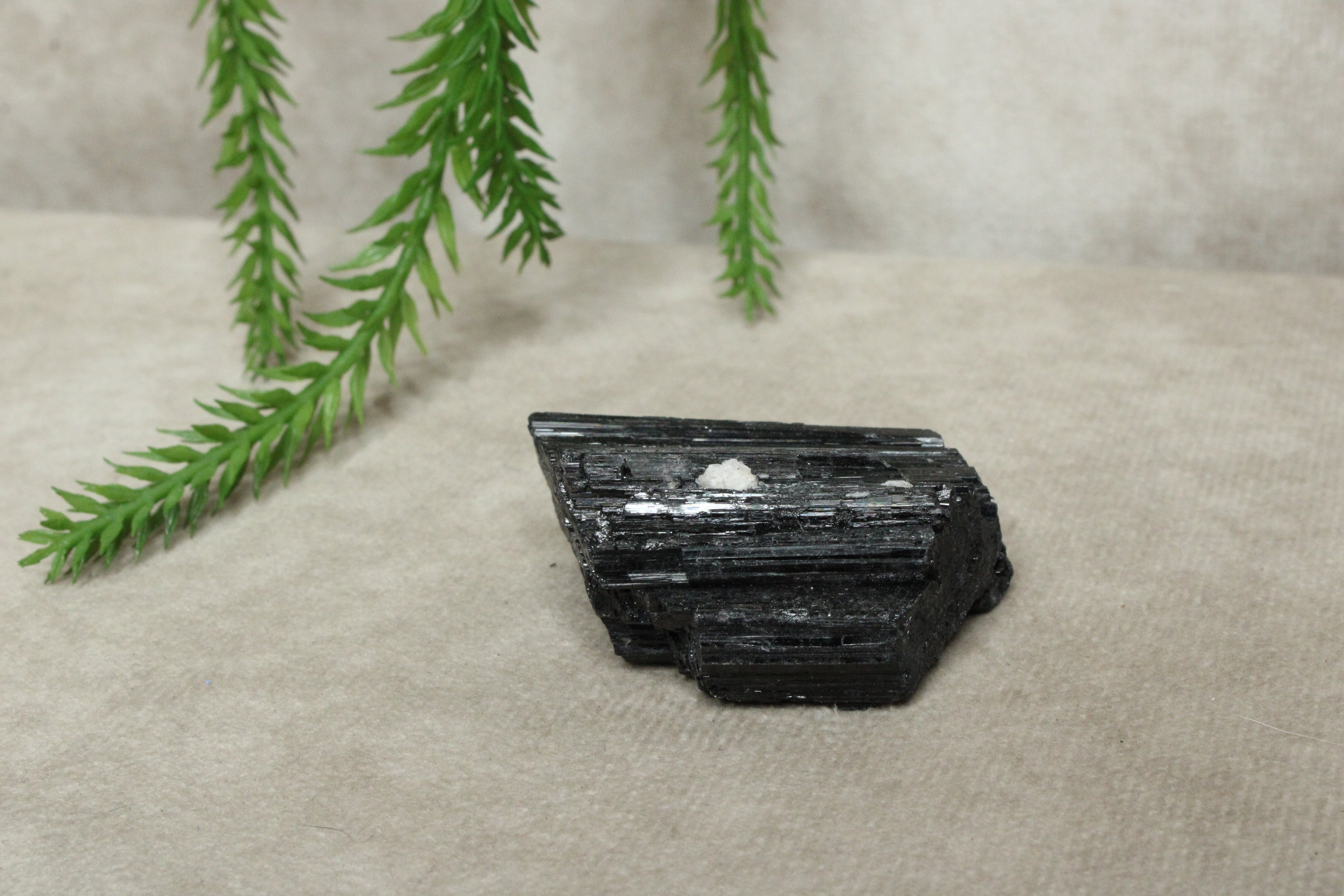 Ruwe Toermalijn cluster #81