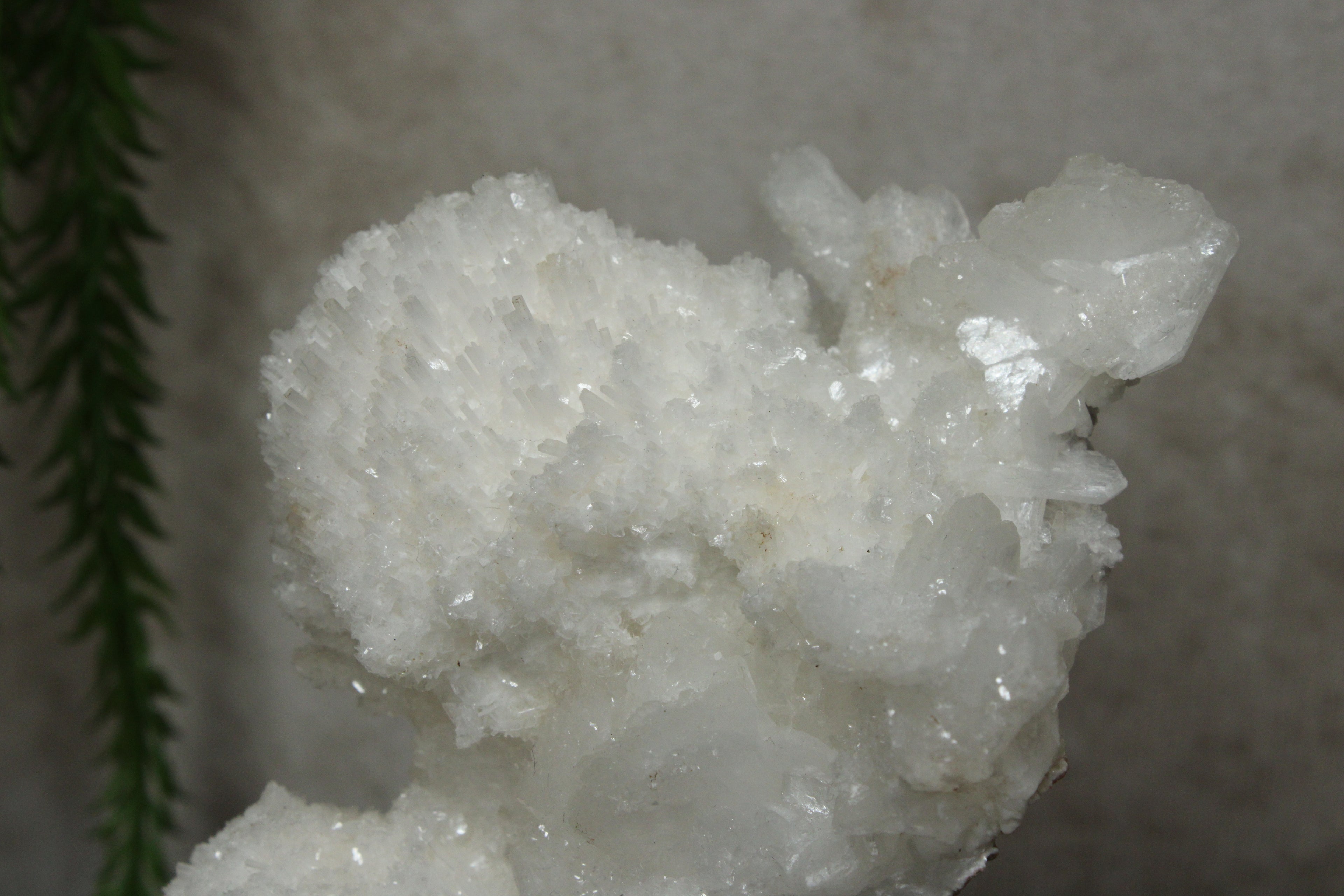 Witte aragoniet cluster #1048