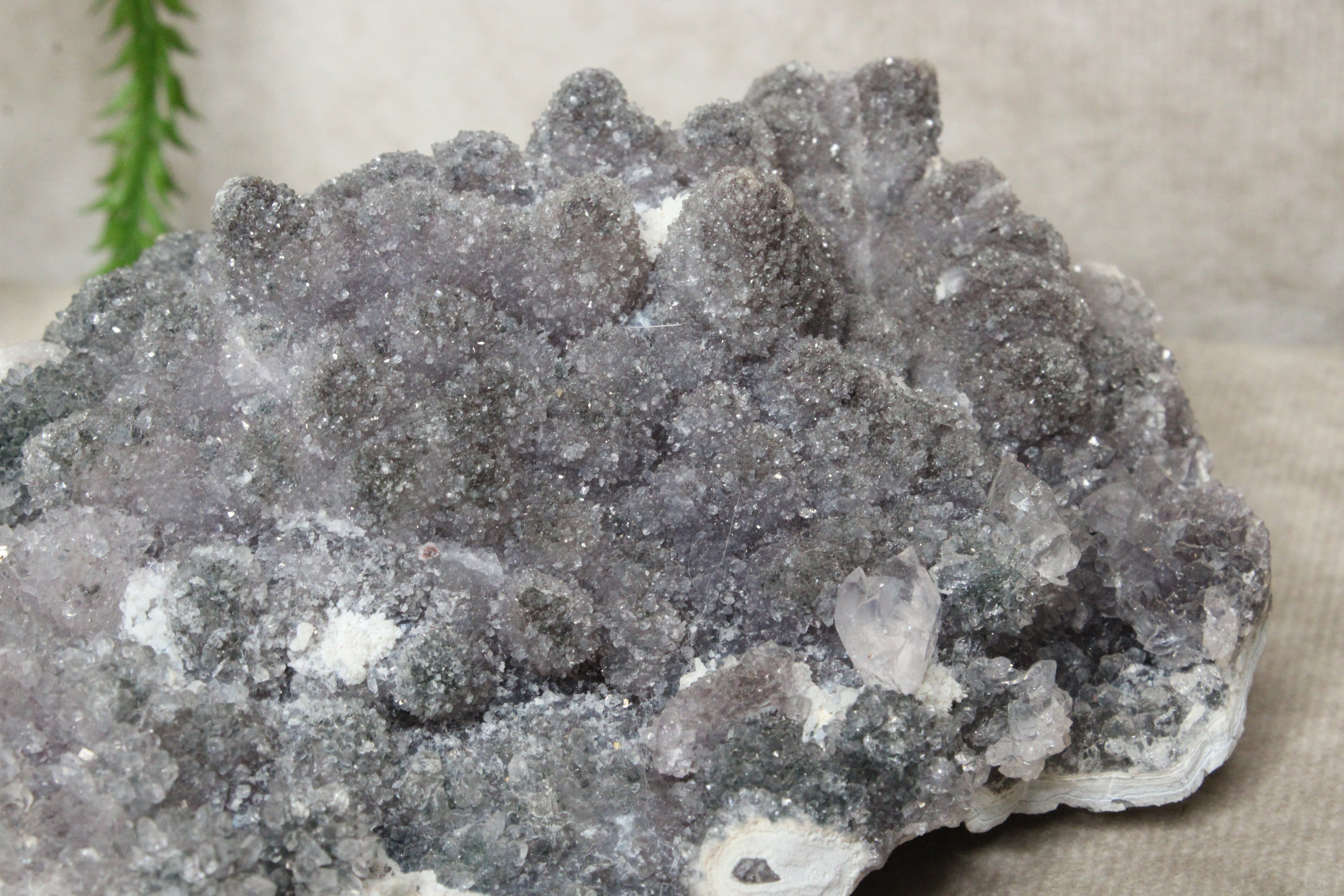 Chalcedoon met kwarts cluster #0397