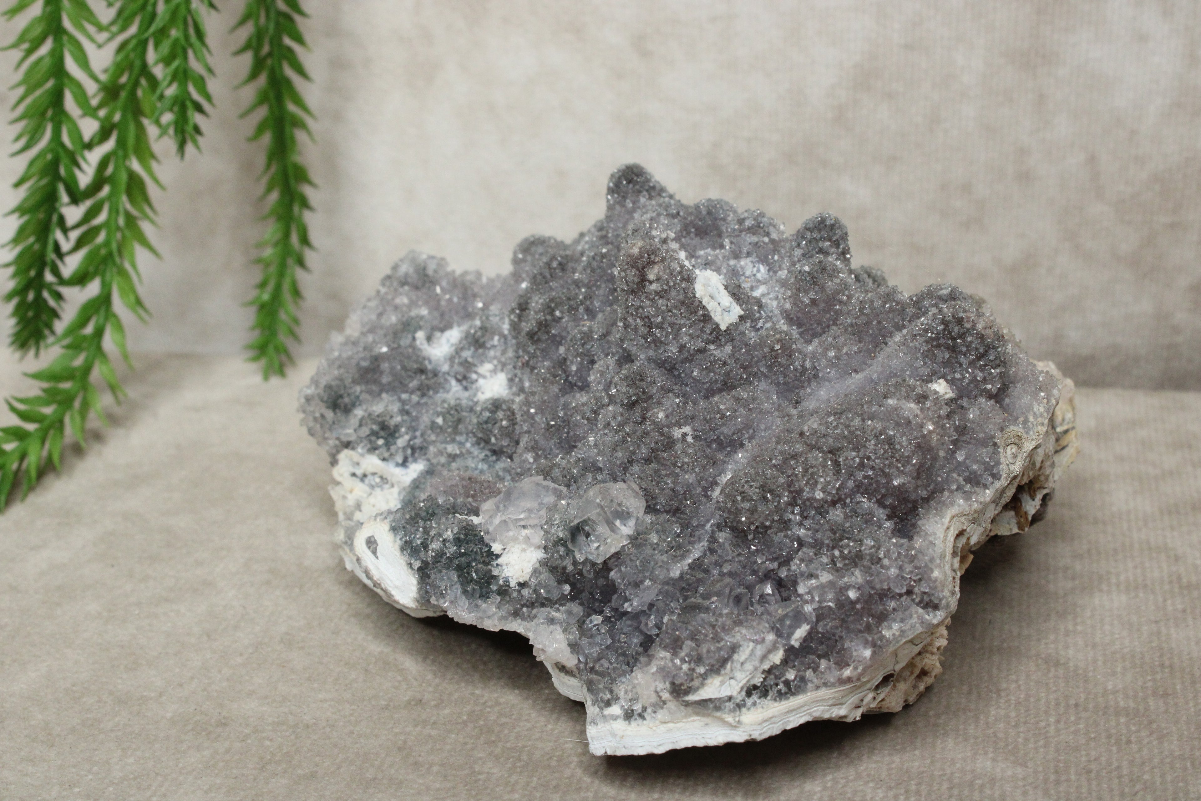 Chalcedoon met kwarts cluster #0397