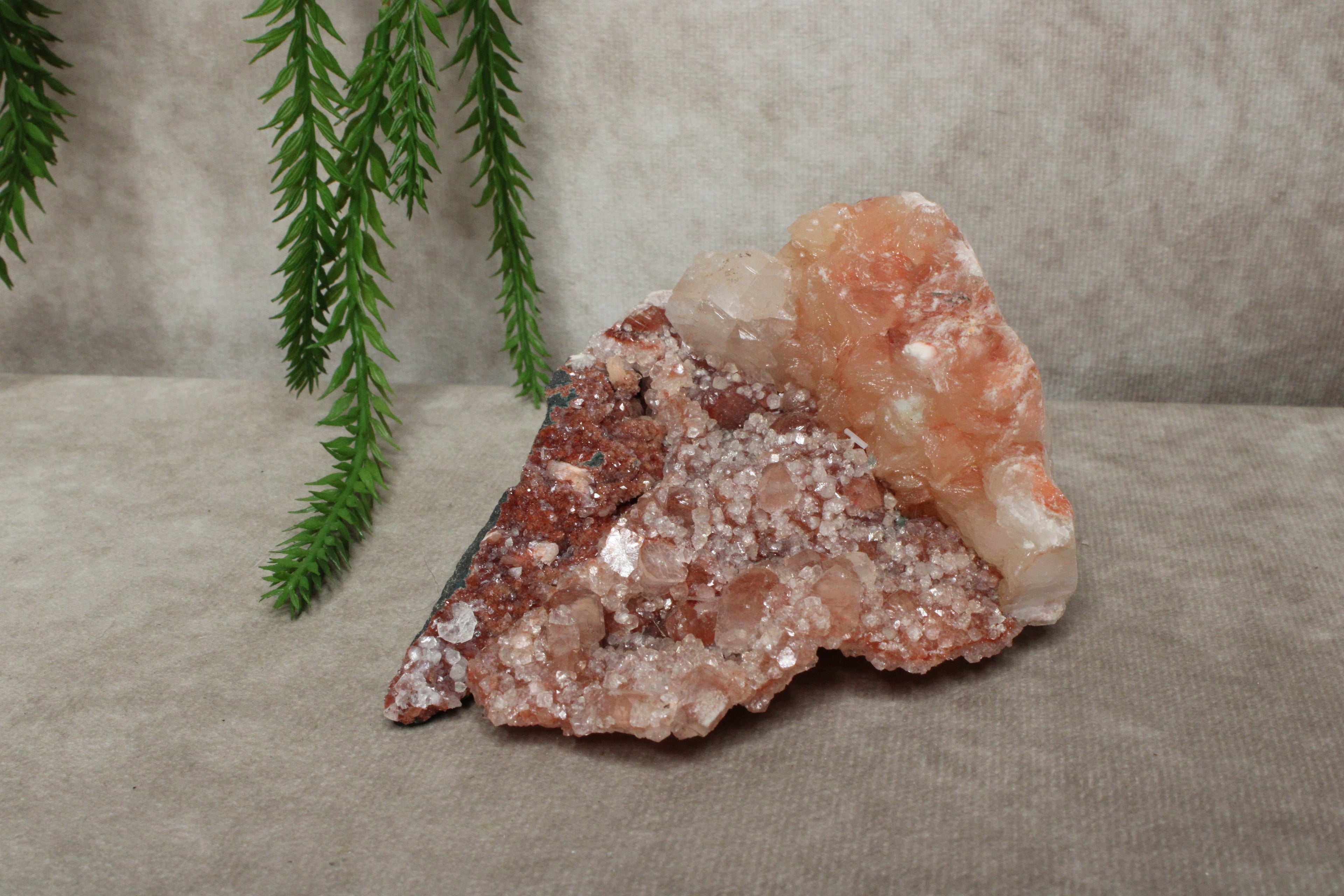 Stilbiet / Calciet / Kwarts cluster