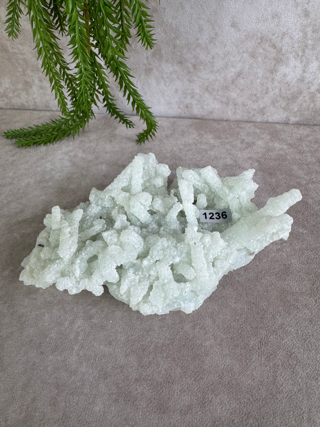 Prehniet cluster #1236