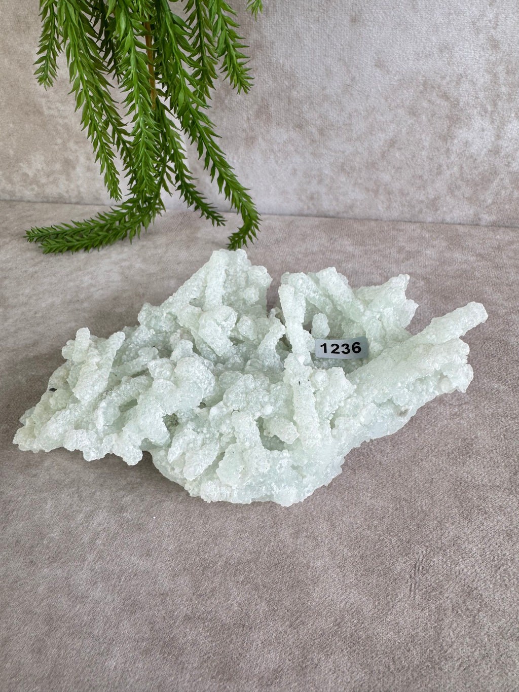 Prehniet cluster #1236