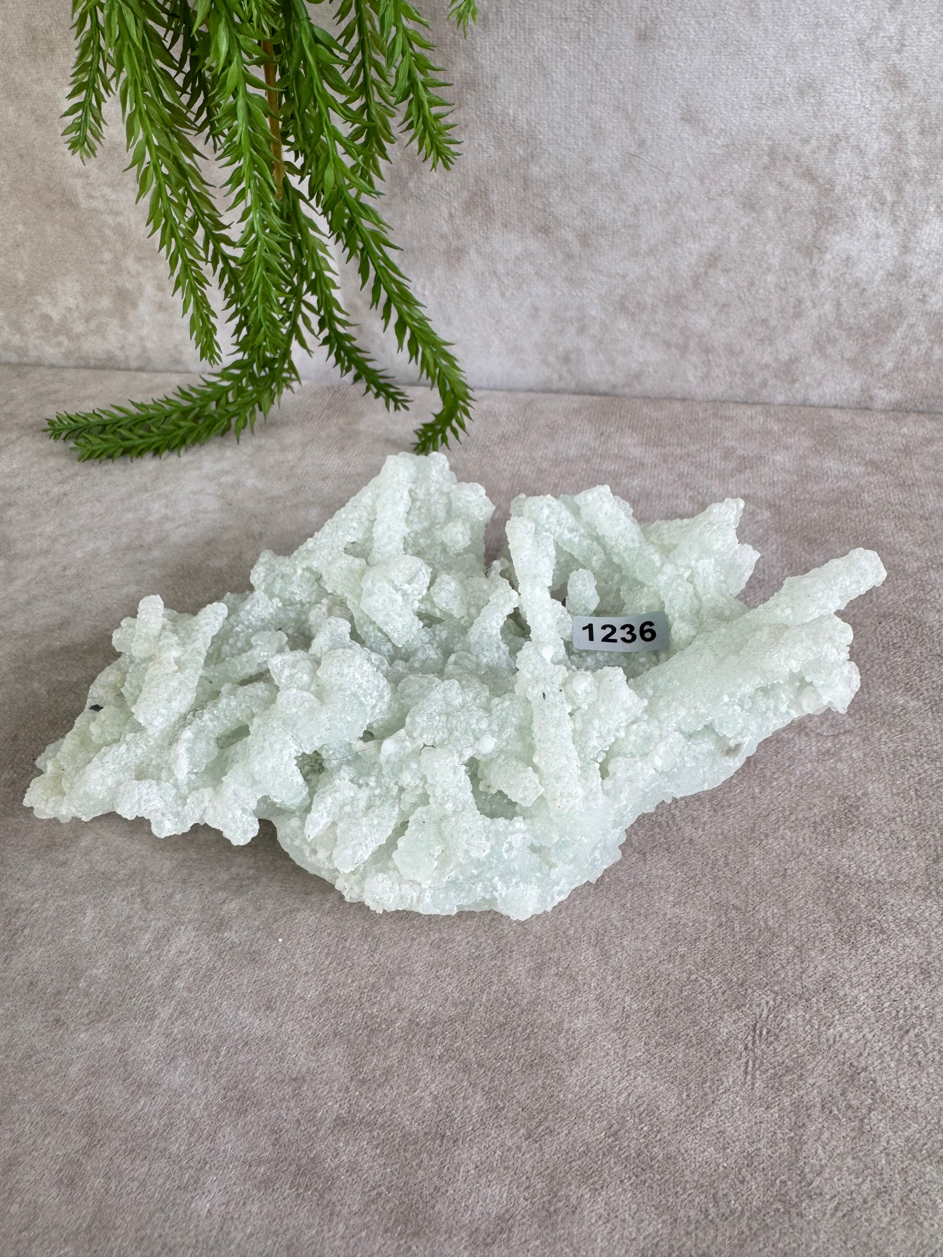 Prehniet cluster #1236