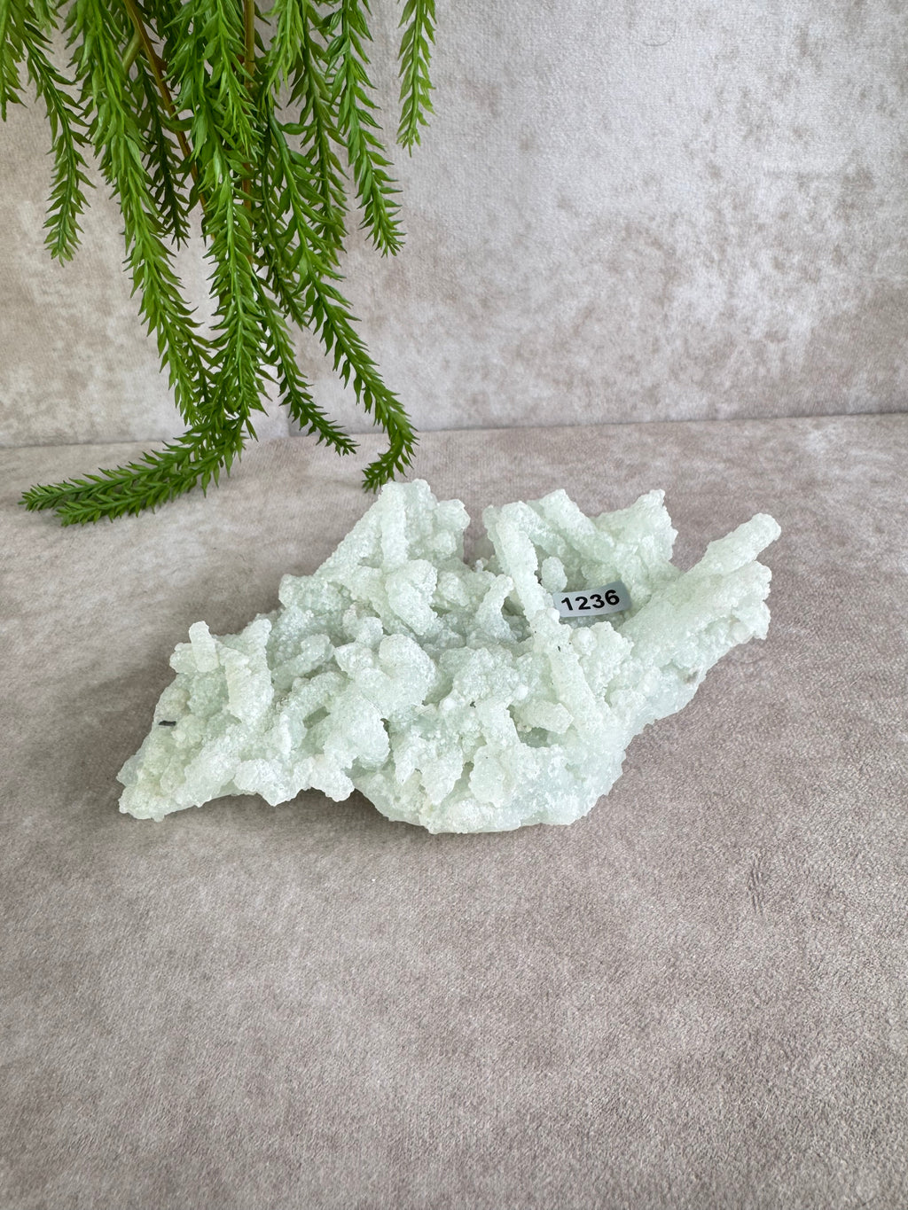 Prehniet cluster #1236