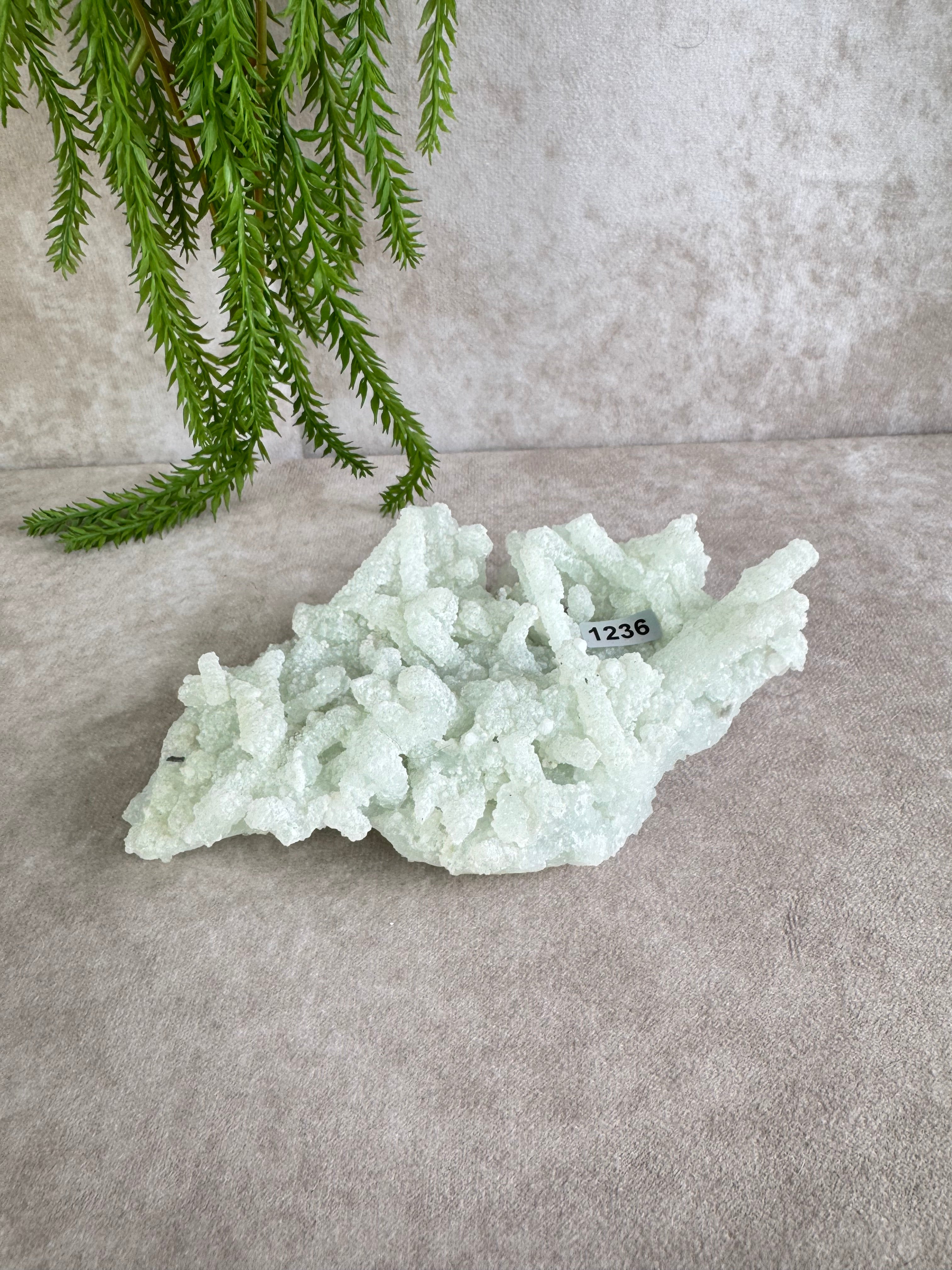 Prehniet cluster #1236