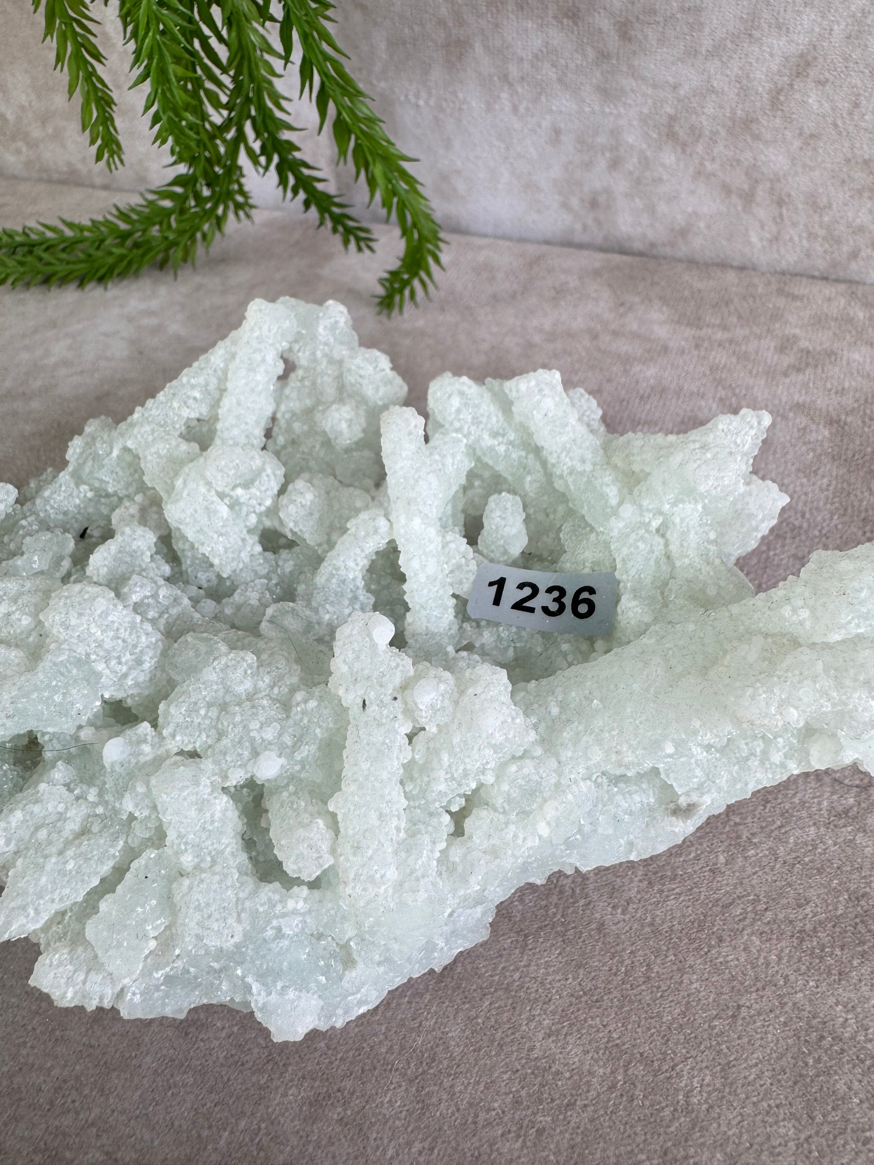 Prehniet cluster #1236