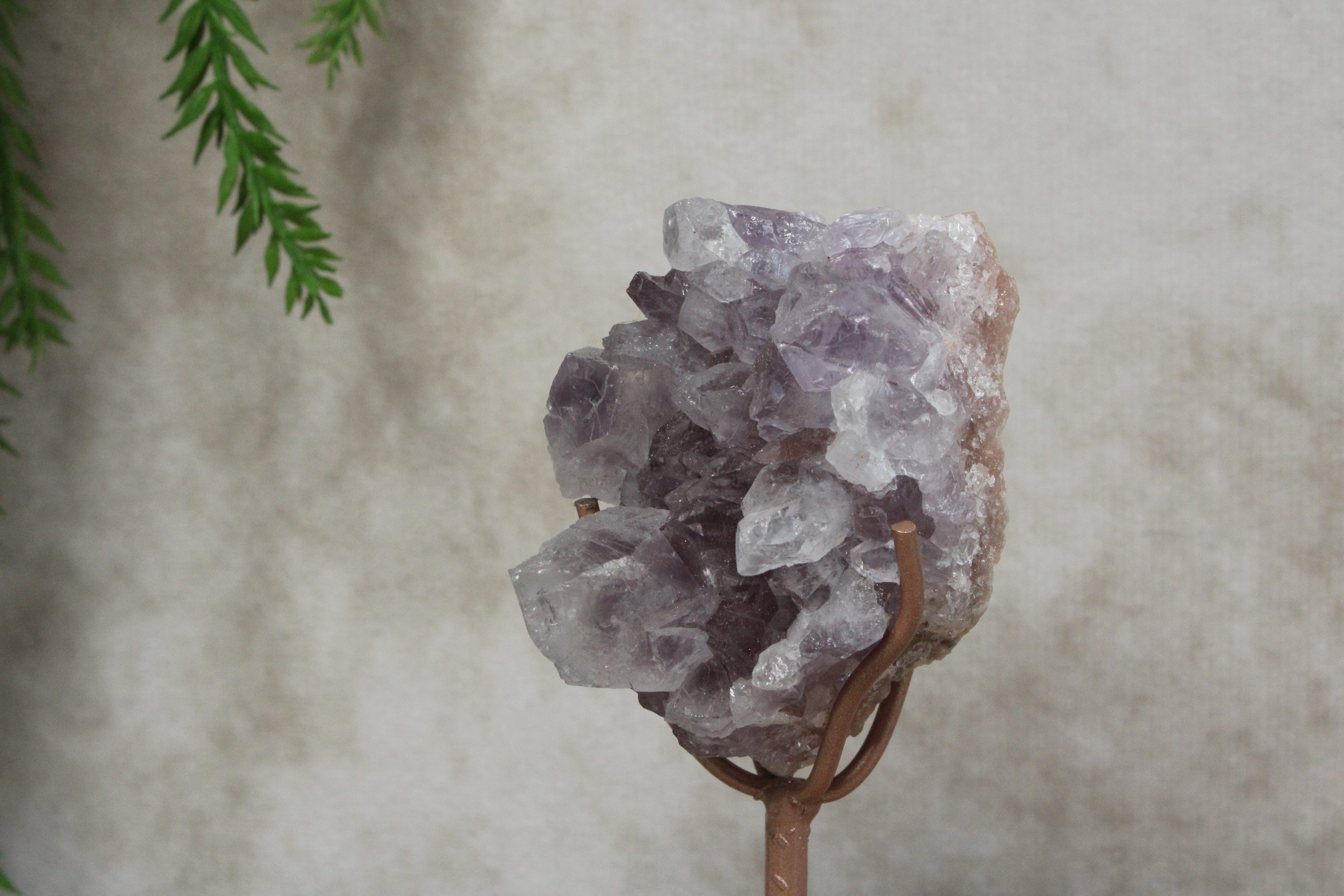 Roze amethist op standaard #1656