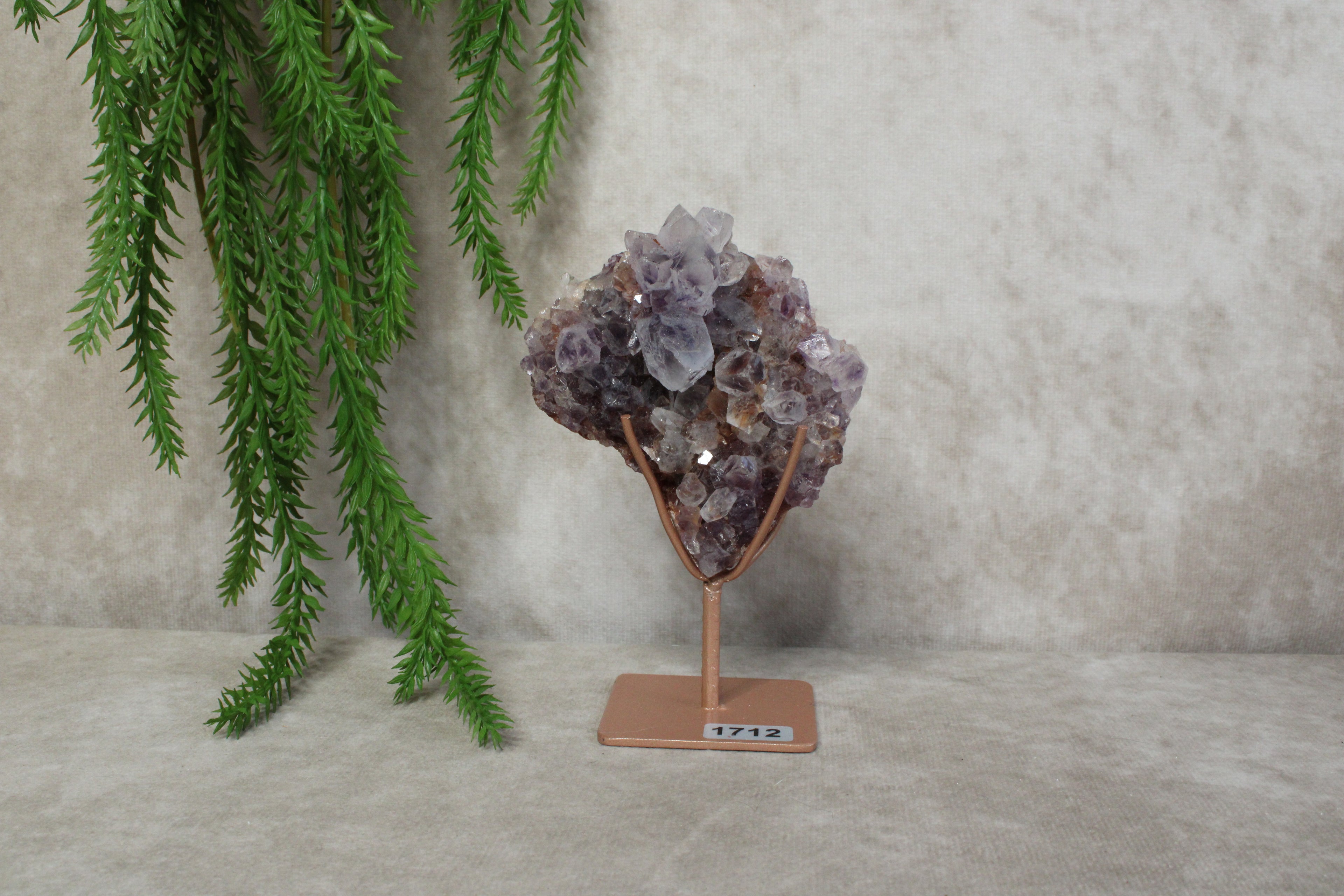 Roze amethist op standaard #1712