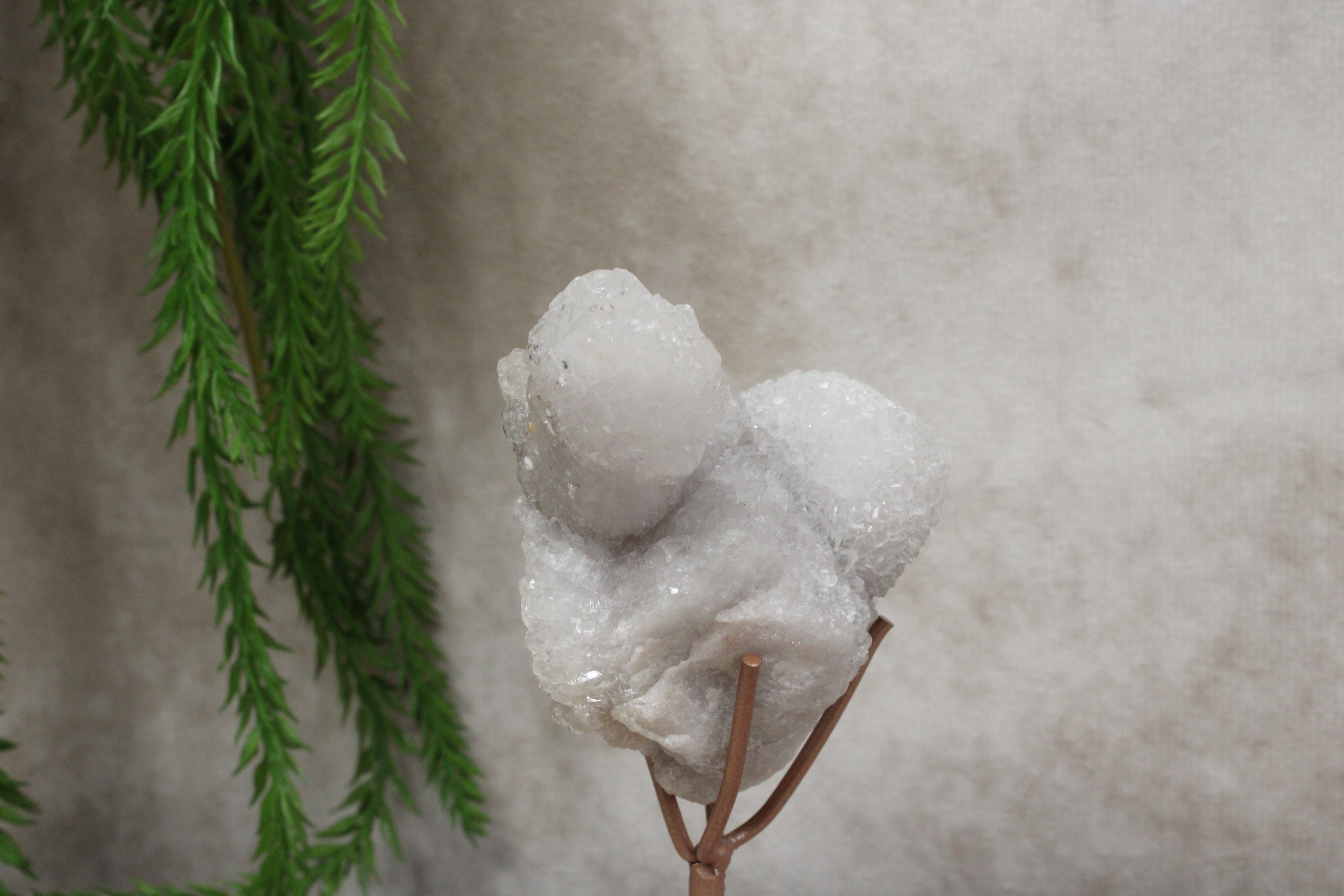 Roze amethist cluster op standaard #1655