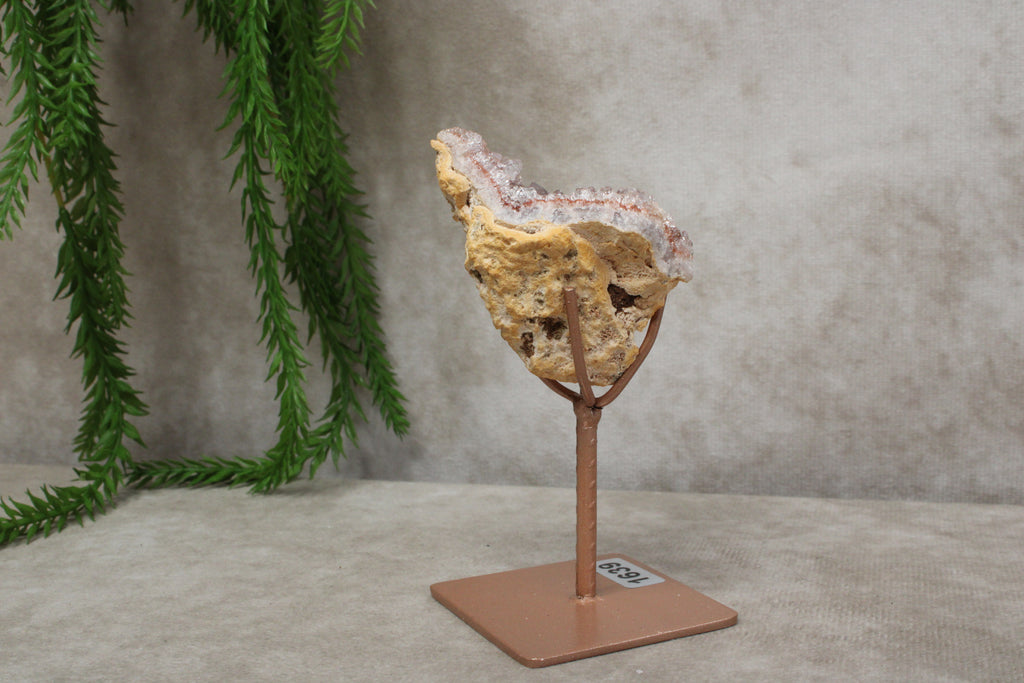 Roze amethist cluster op standaard #1639