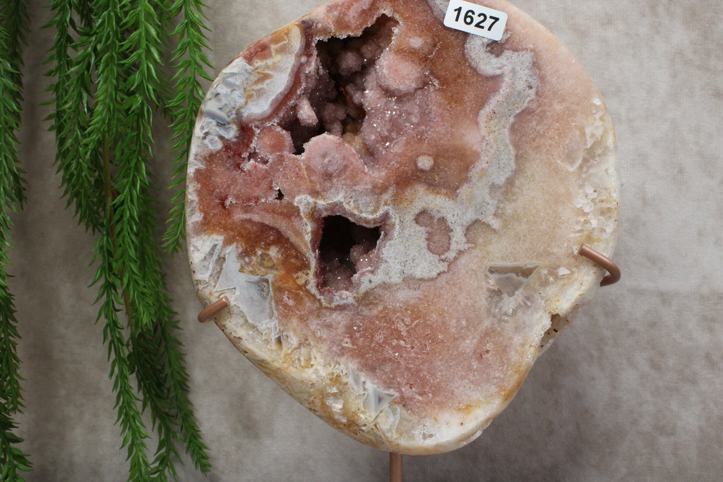 Roze amethist op standaard #1627