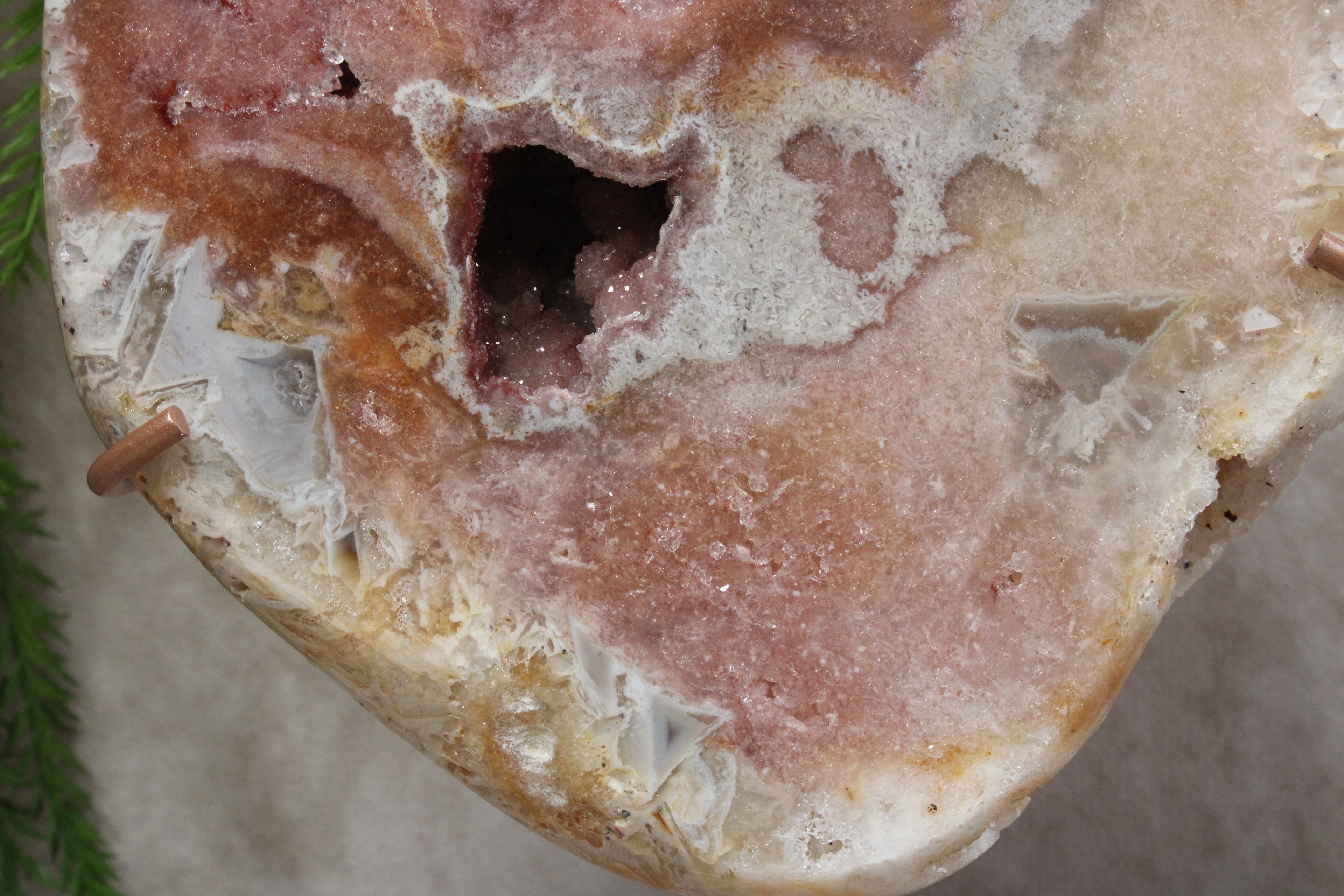 Roze amethist op standaard #1627