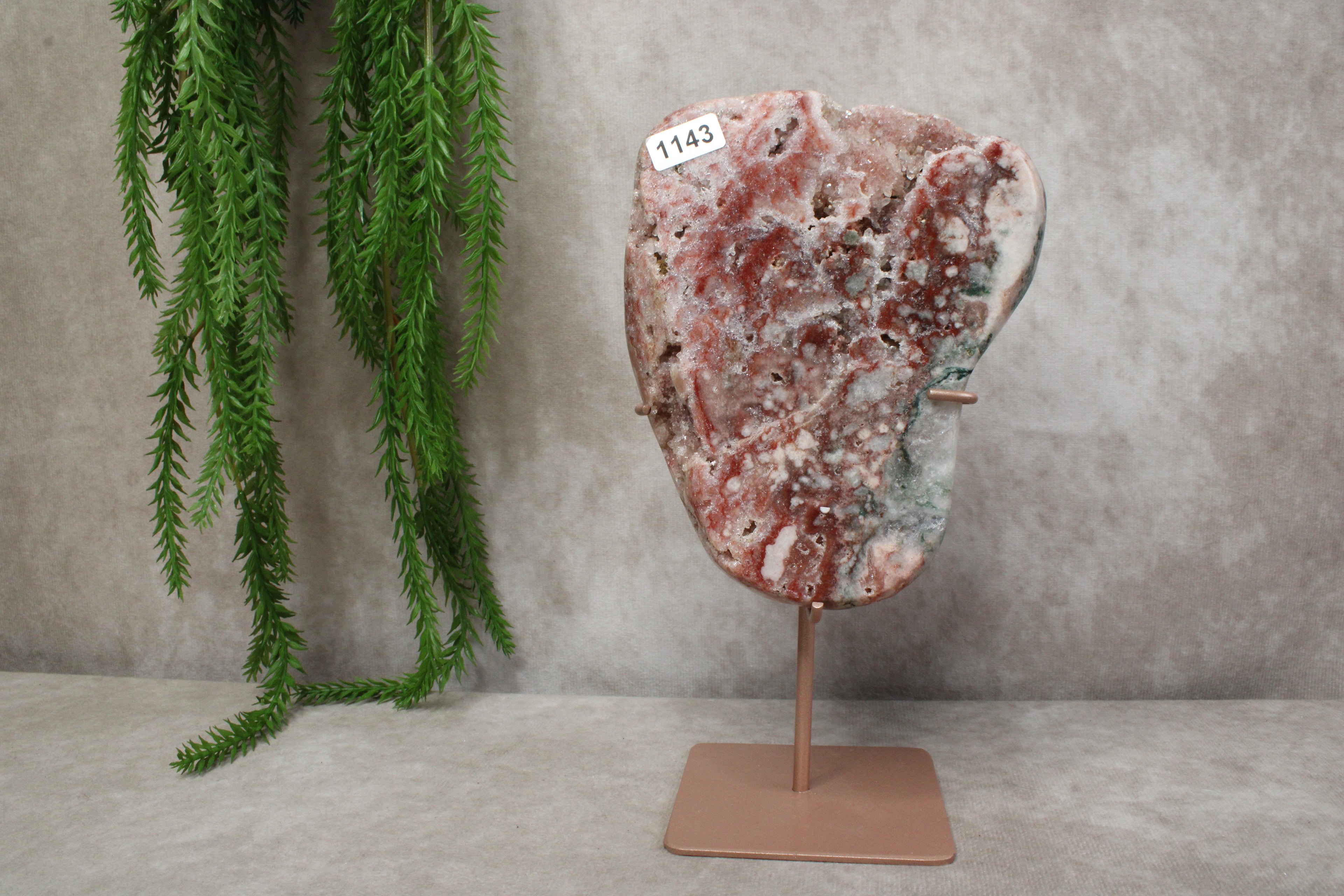 Roze amethist op standaard #1143