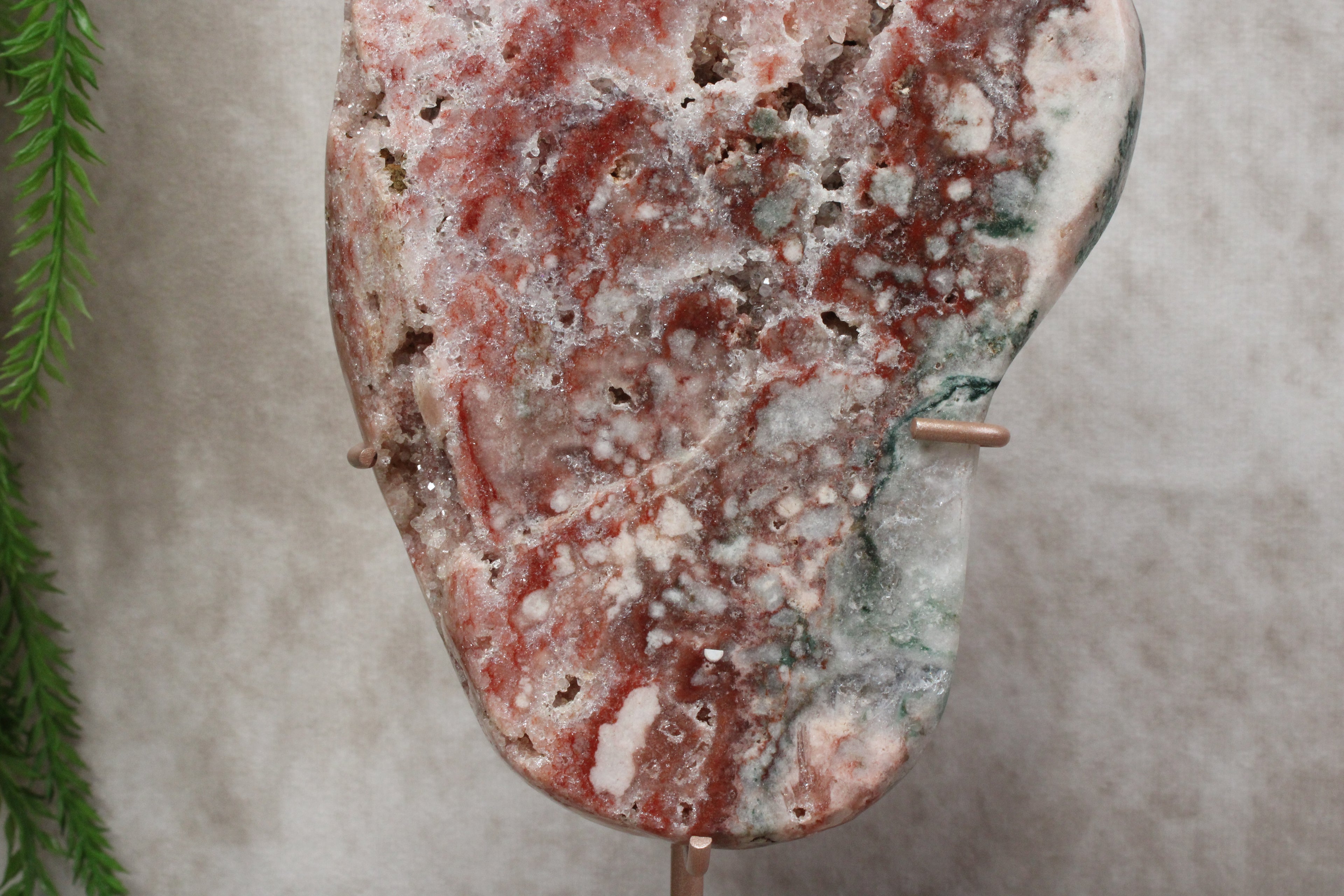 Roze amethist op standaard #1143