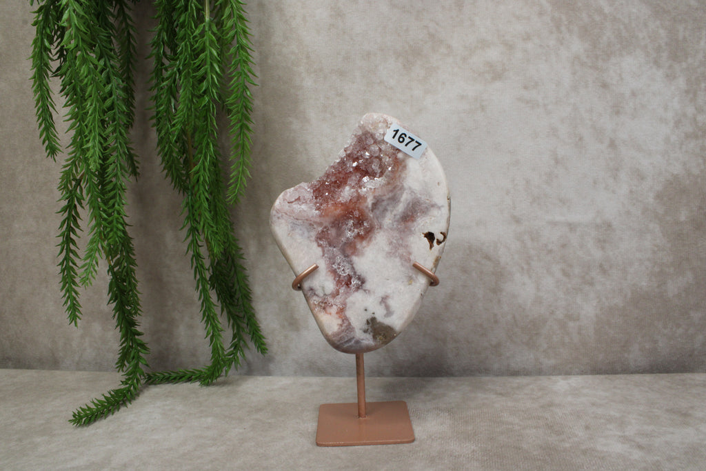 Roze amethist op standaard #1677