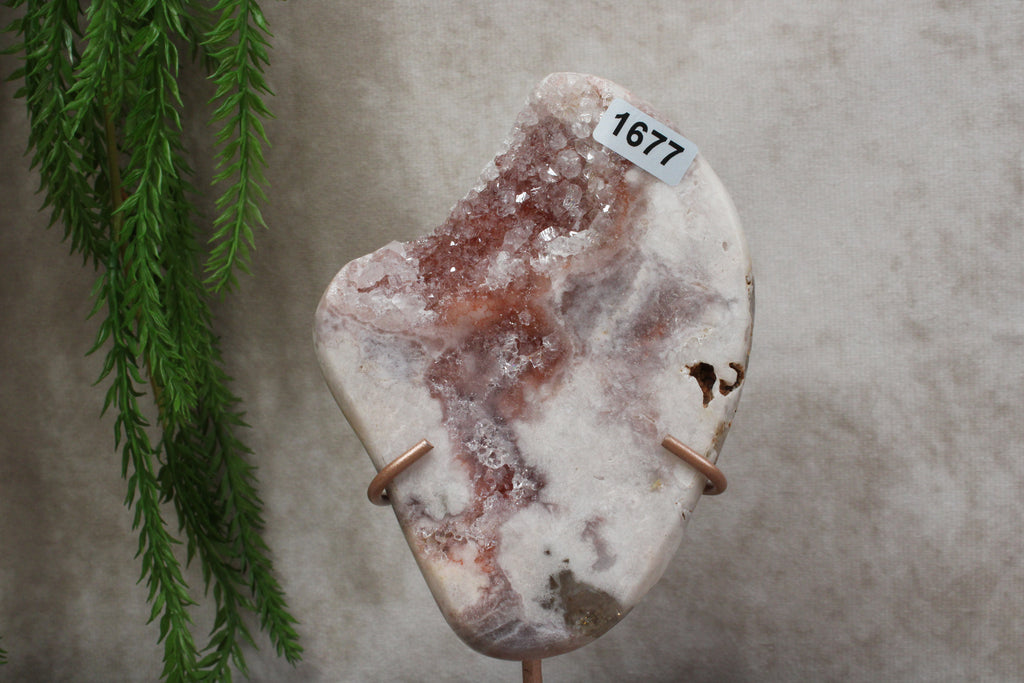 Roze amethist op standaard #1677