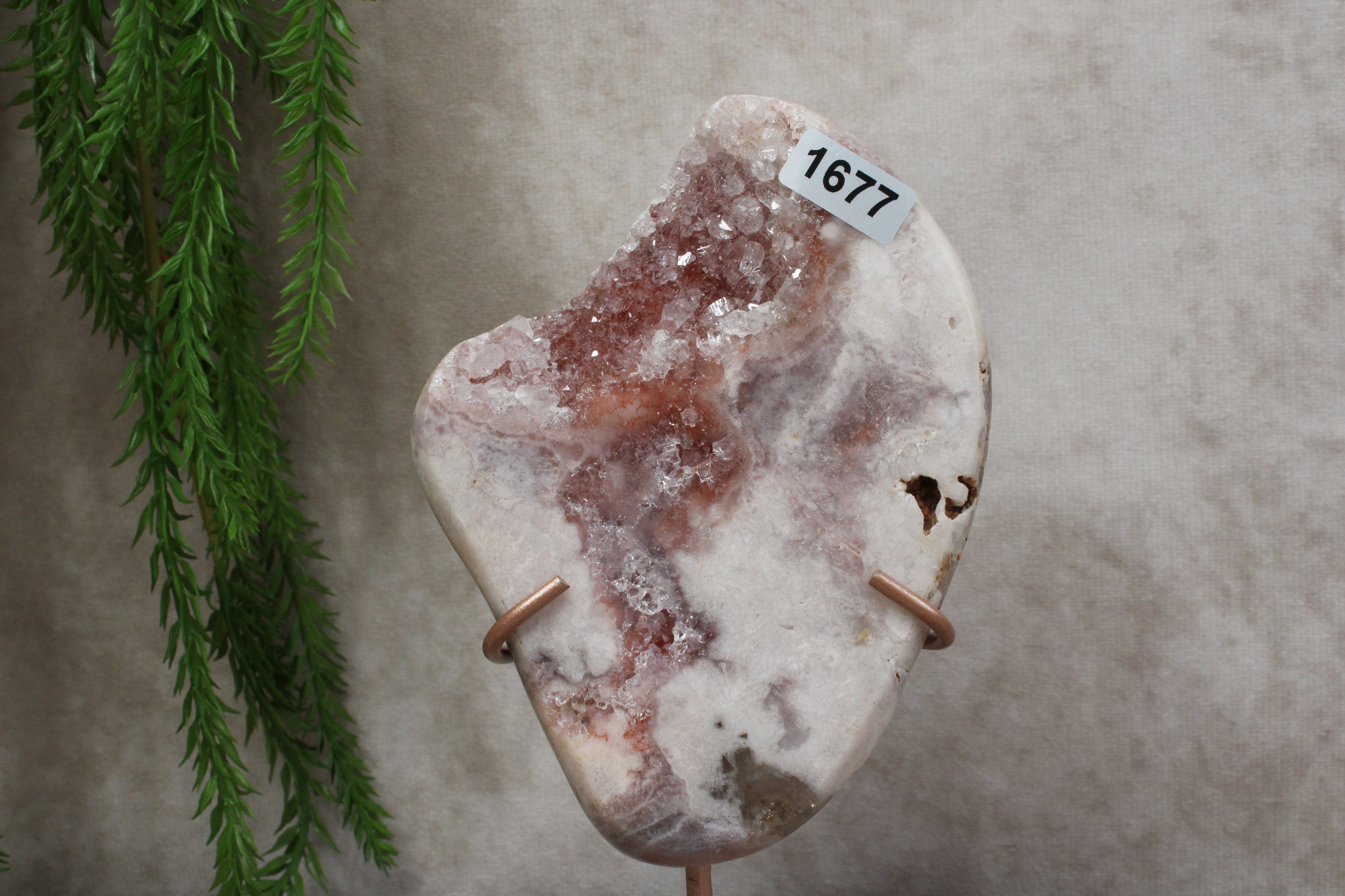 Roze amethist op standaard #1677