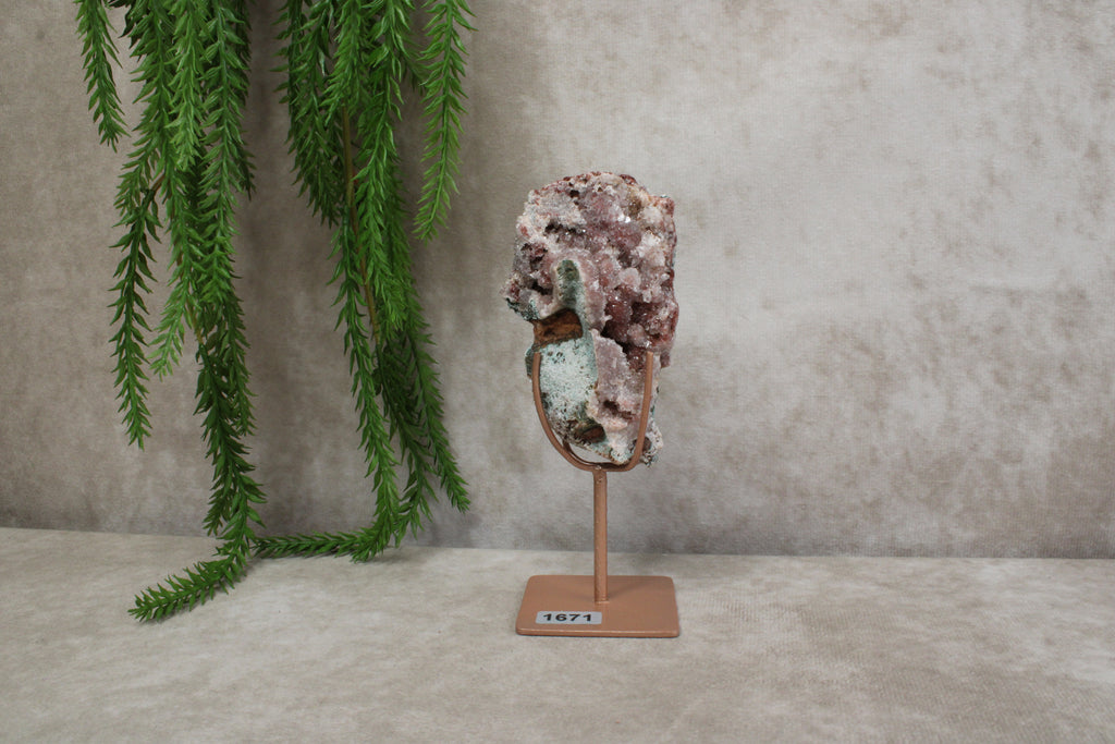 Roze amethist op standaard #1671