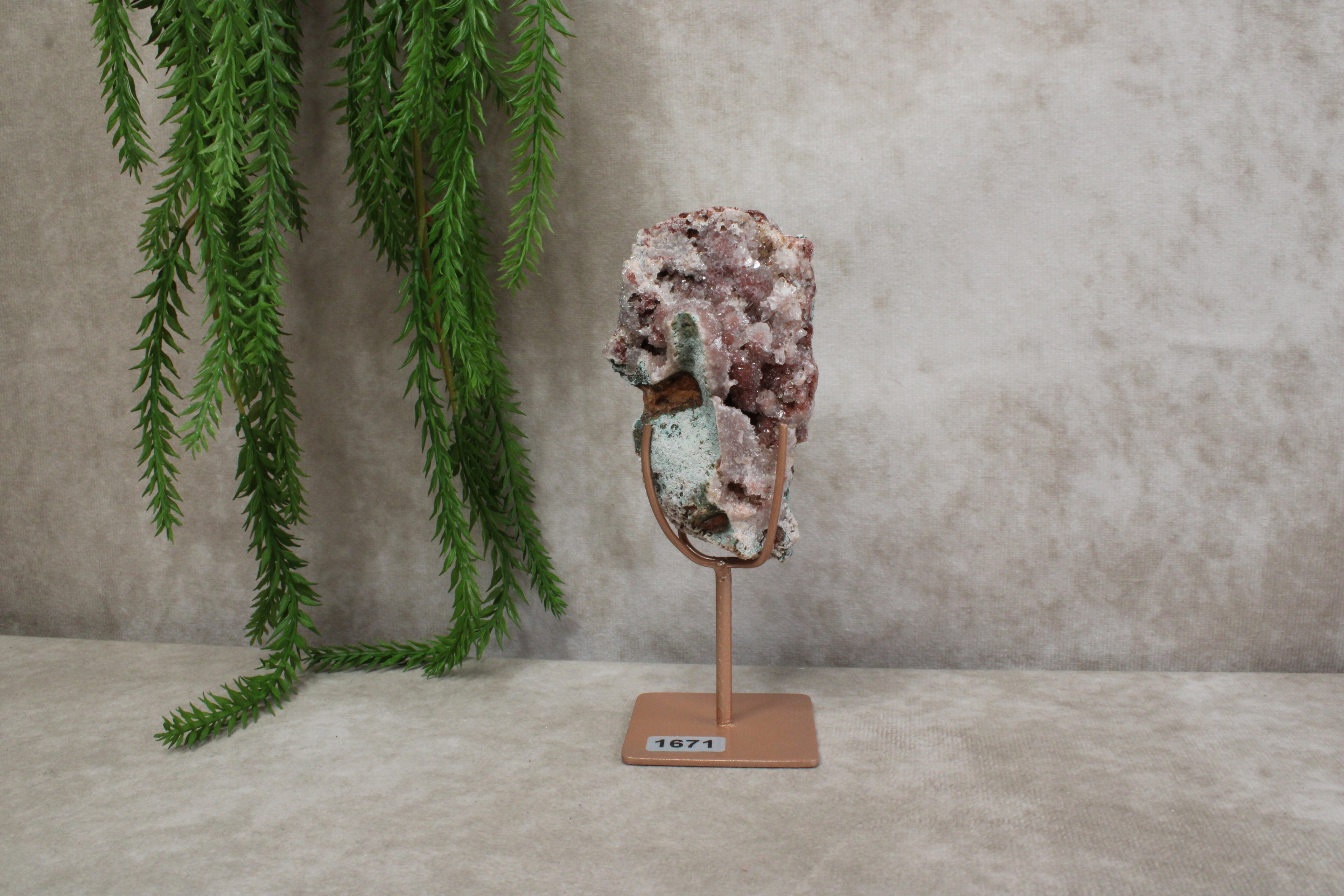 Roze amethist op standaard #1671