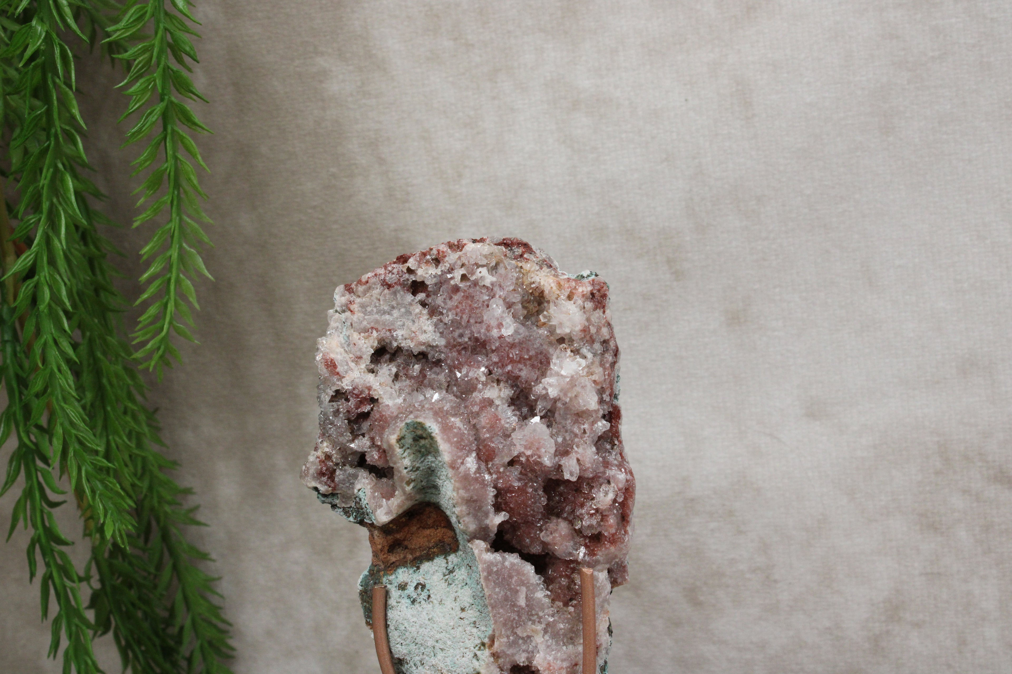 Roze amethist op standaard #1671