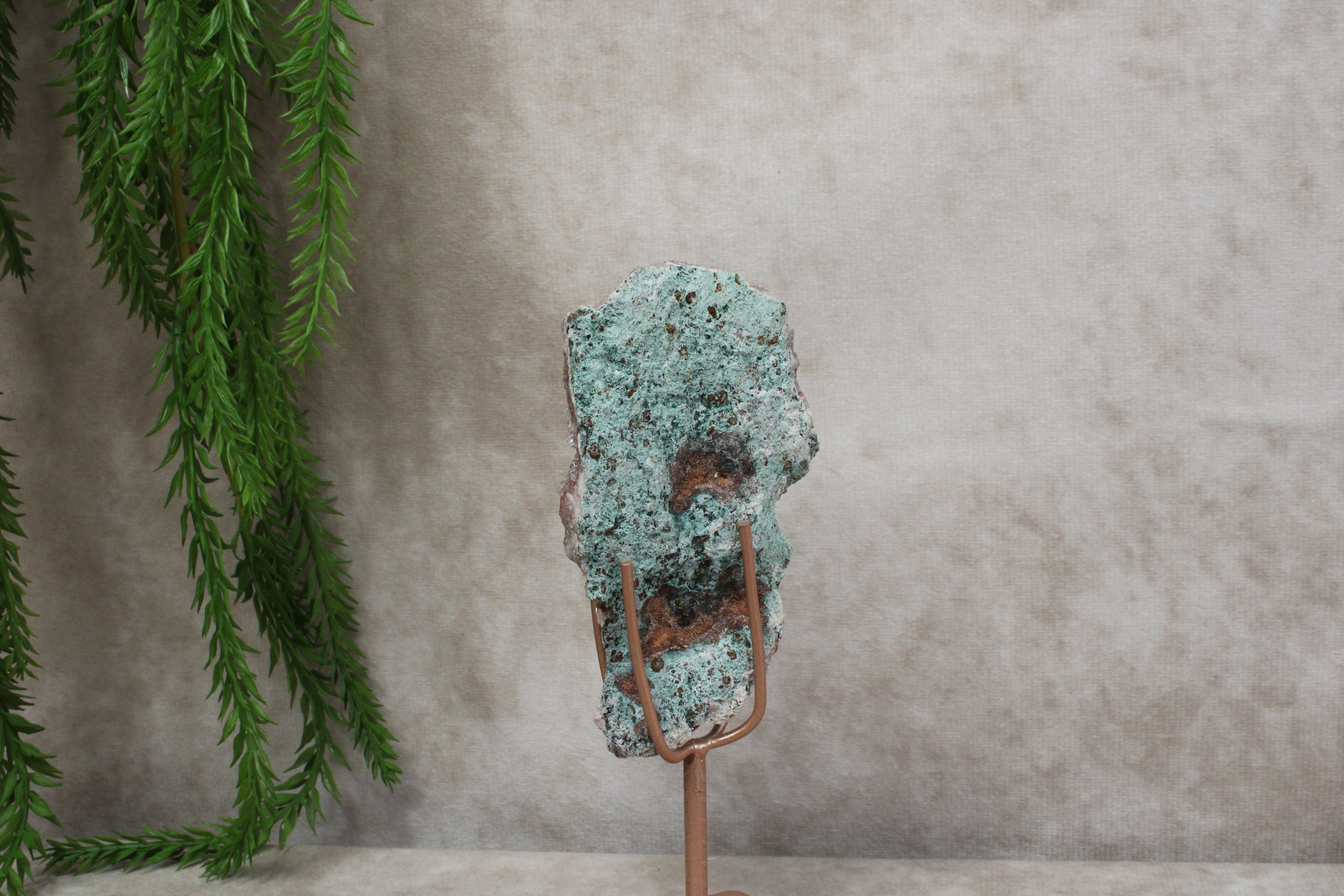 Roze amethist op standaard #1671